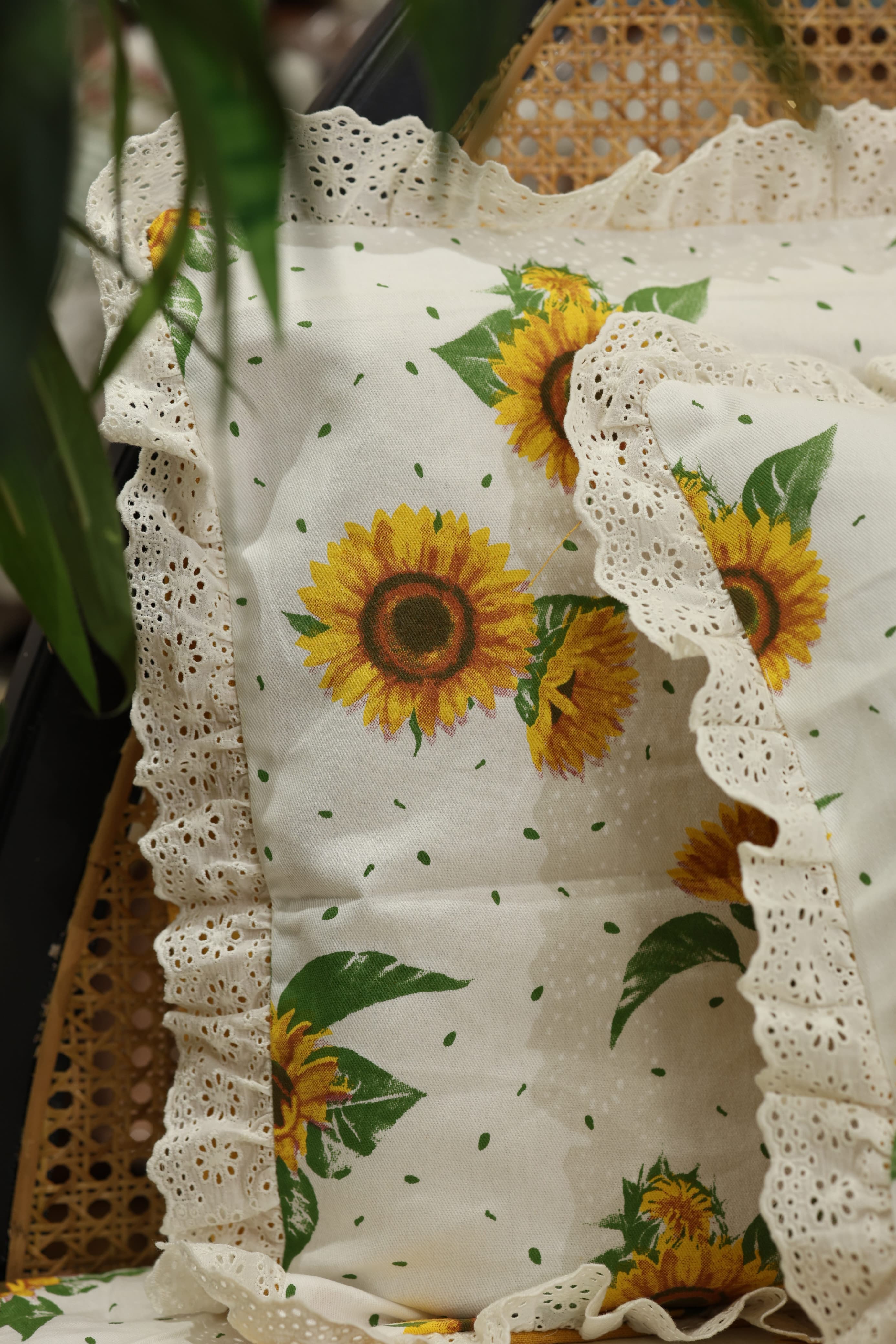 Bedsheets - Premium king floral printed lace bedsheet with cushion covers Yellow sunflower
