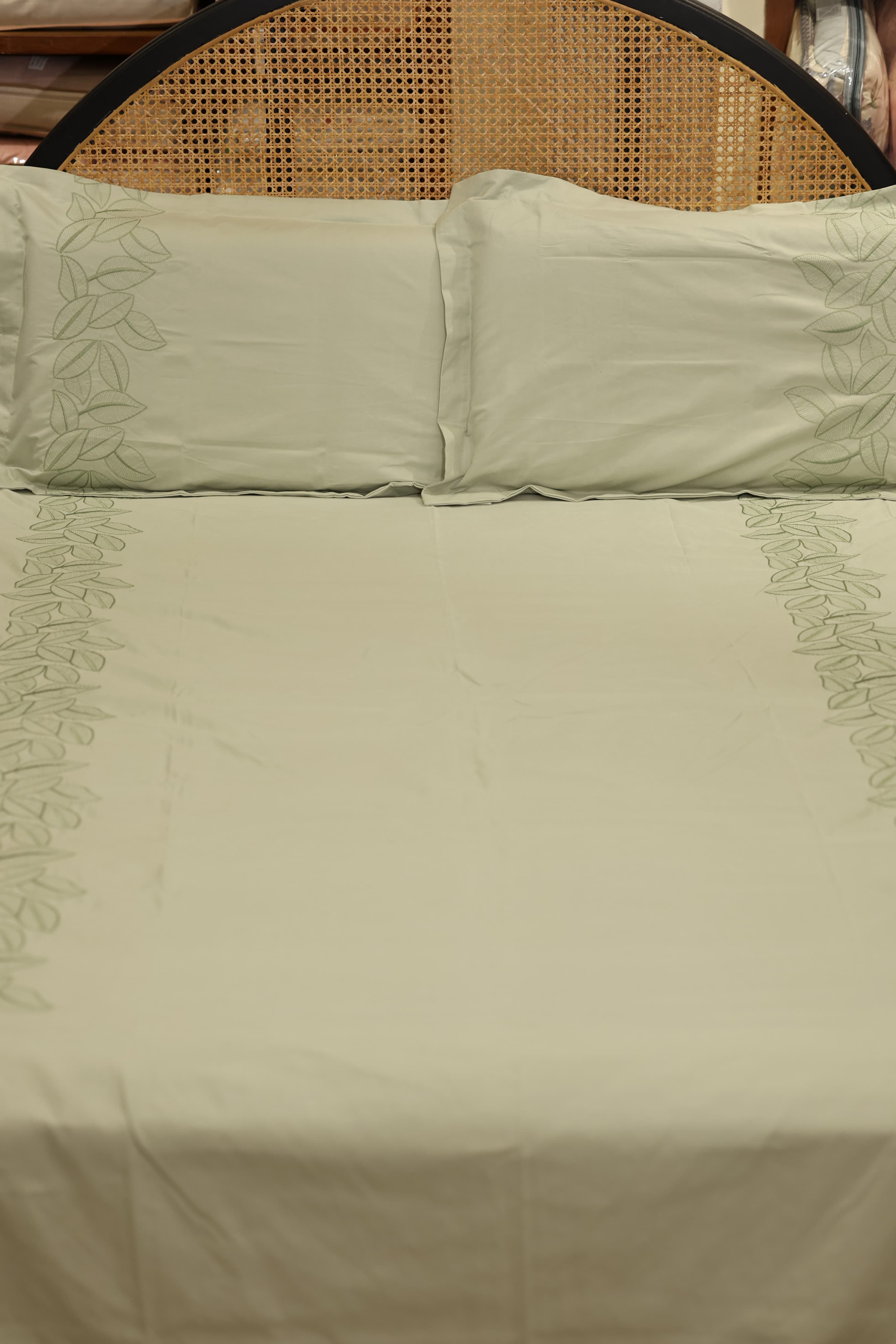Elegant Embroidery Queen Bedsheet Set MEQ