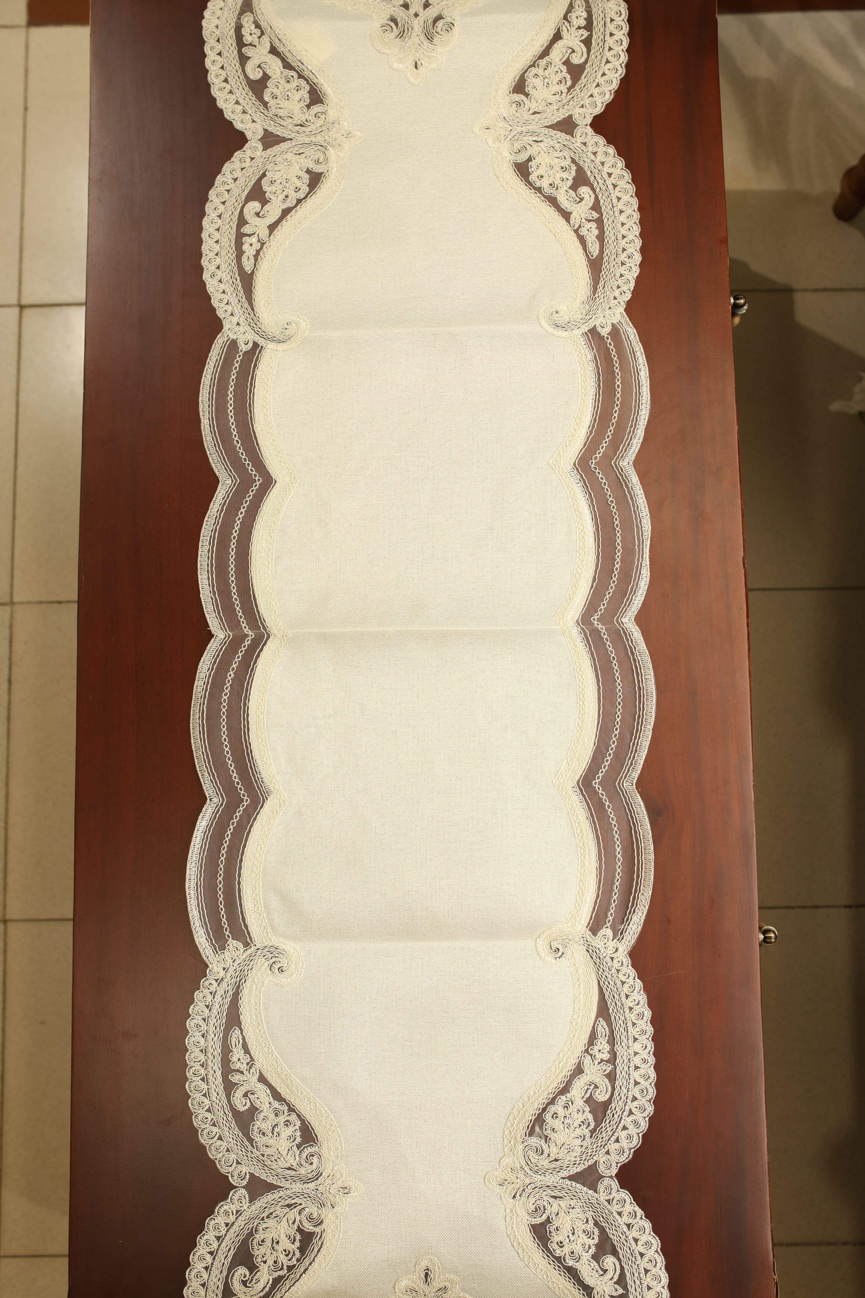 Table Runner - Silky runner - 6 seater