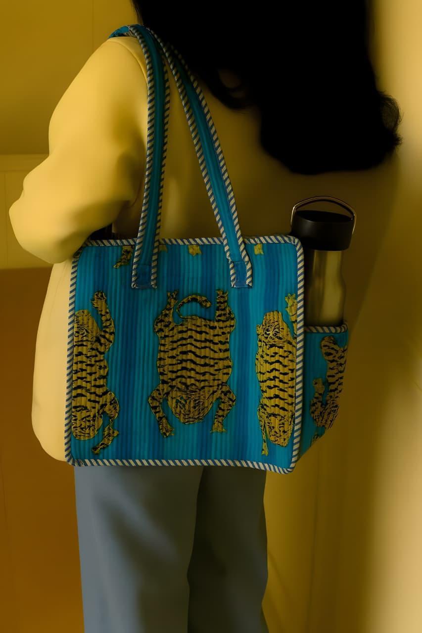 Quilted Lunch bag with bottle pocket outside(Tote bag)