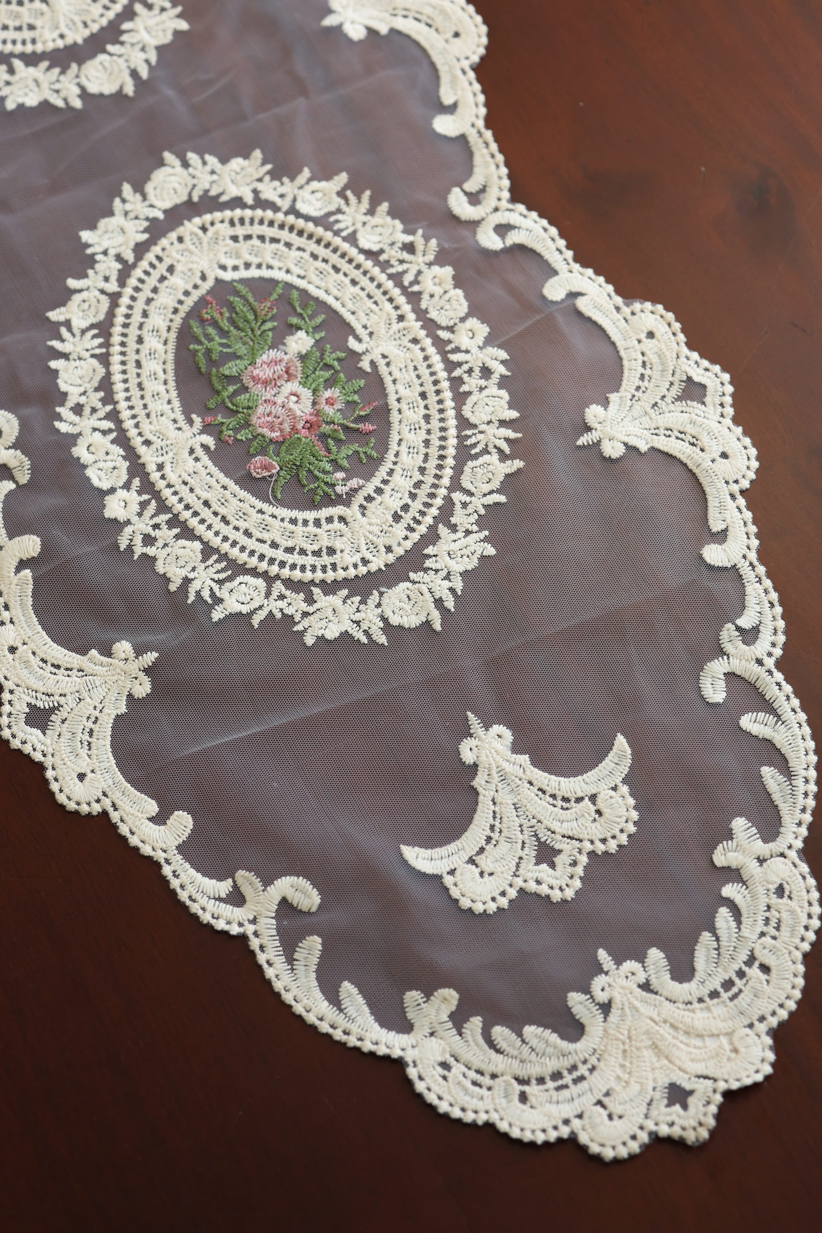 Table Runner - Net embroidery / Table centre
