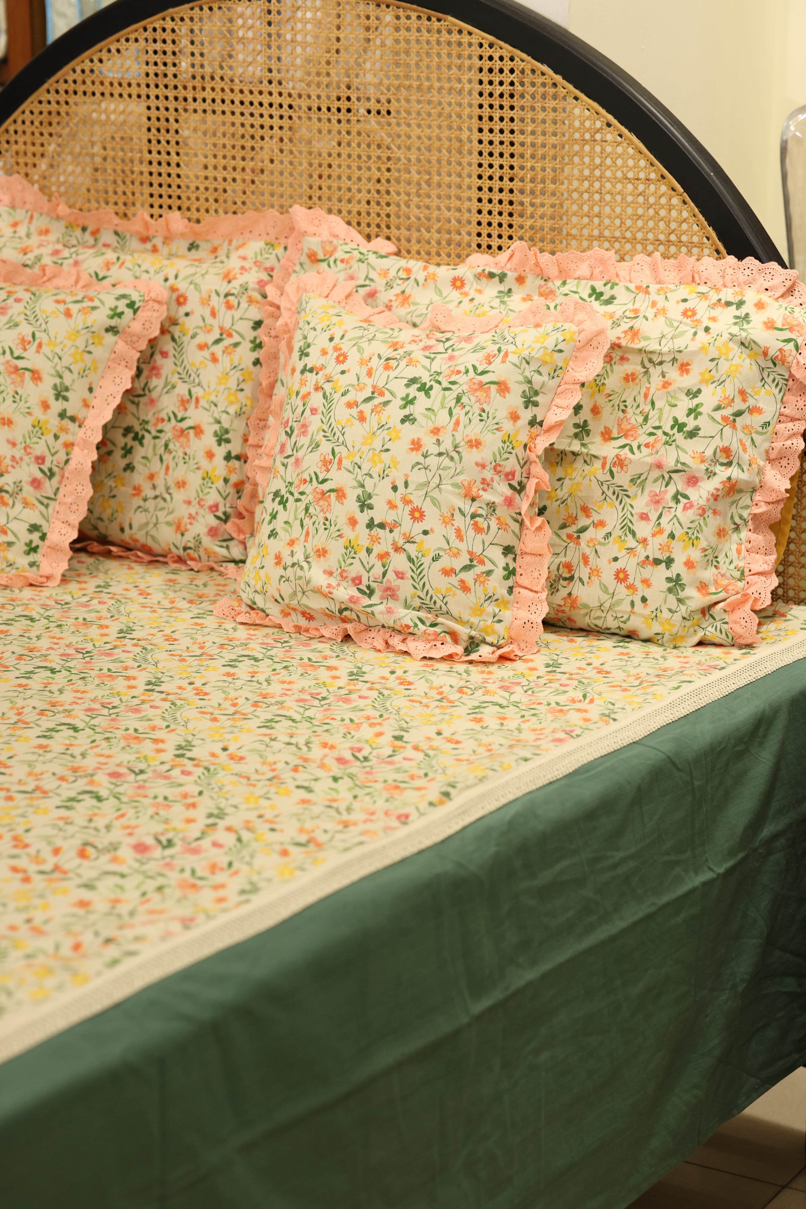 Bedsheets - Premium Queen floral printed lace bedsheet with cushion covers bud
