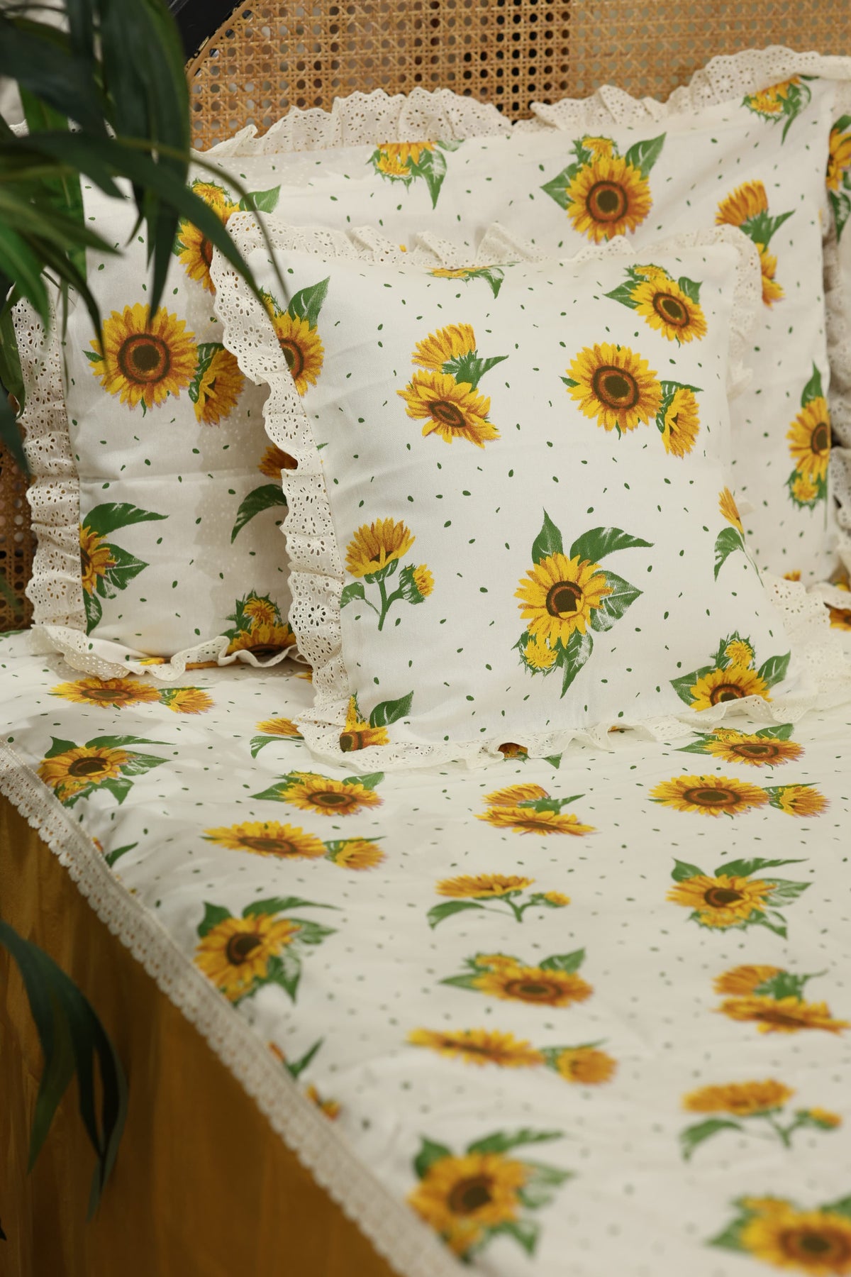 Bedsheets - Premium king floral printed lace bedsheet with cushion covers Yellow sunflower