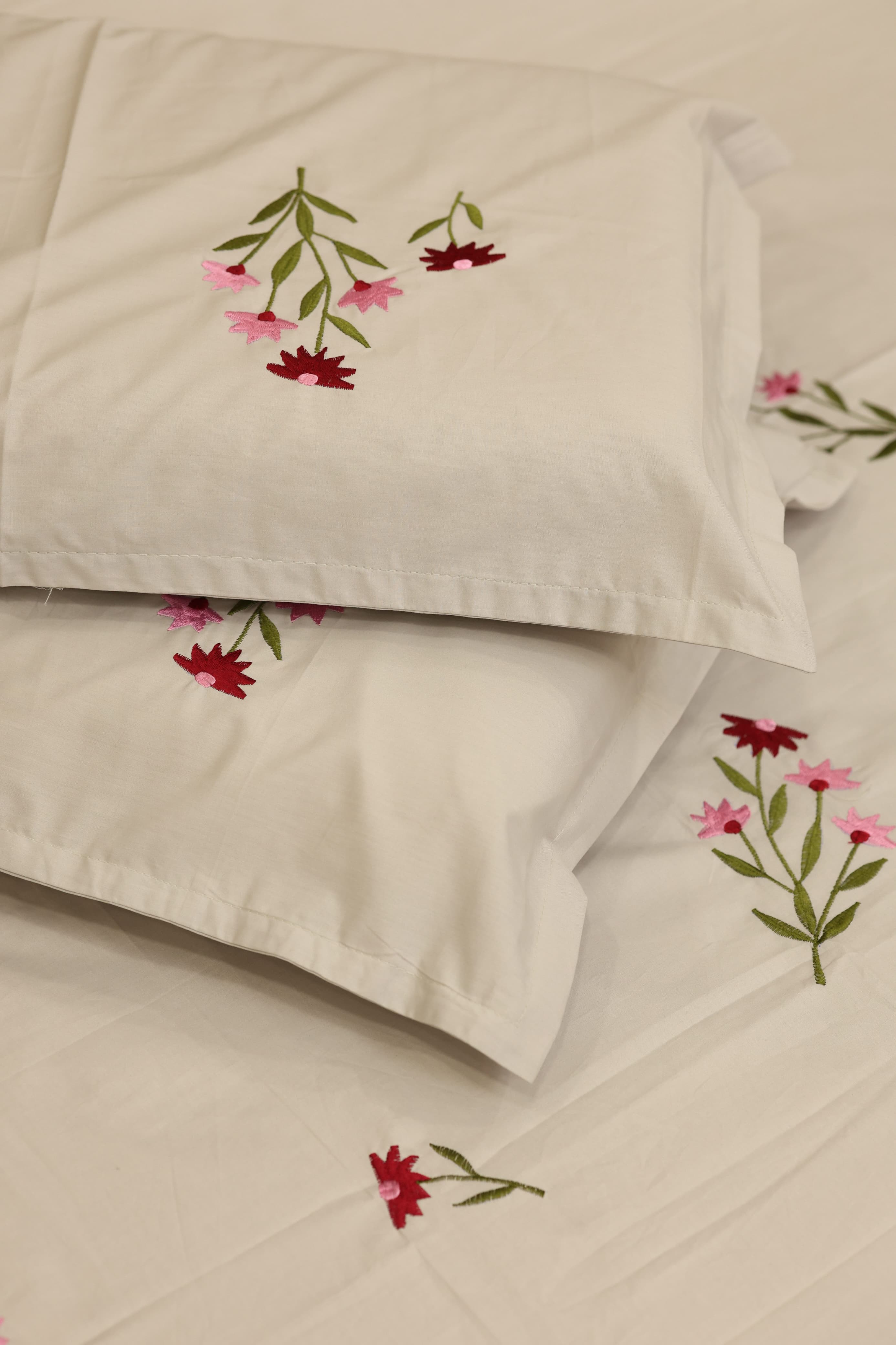 Bedsheets - Queen Premium Machine embroidery bedsheets MEQ