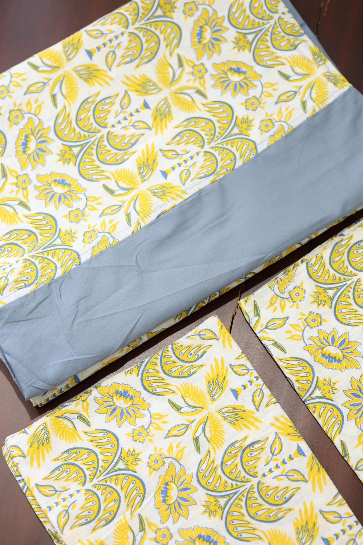 Bedsheets - Queen daily use border bedsheets