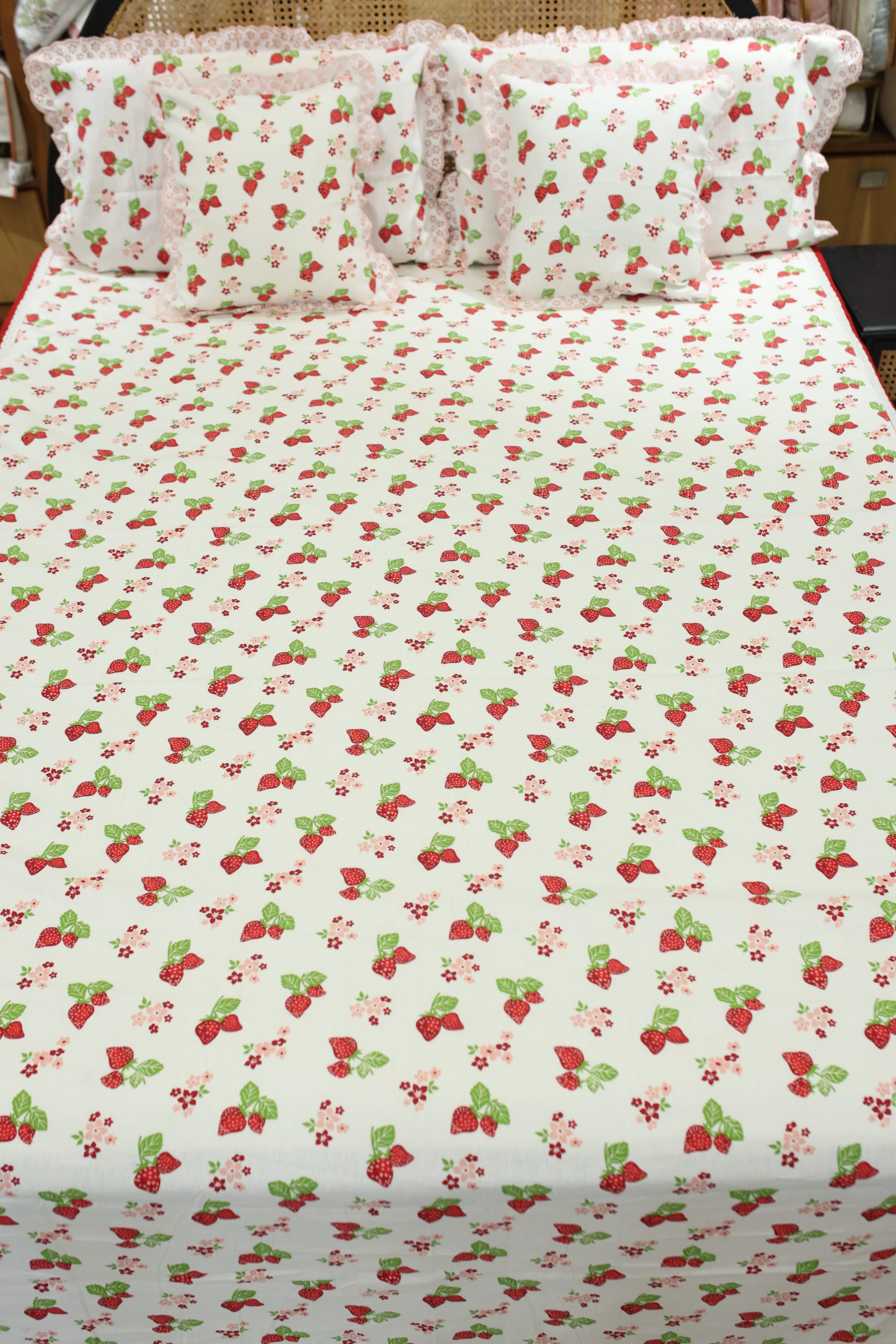 Bedsheets - Premium king floral printed lace bedsheet with cushion covers straberry bud