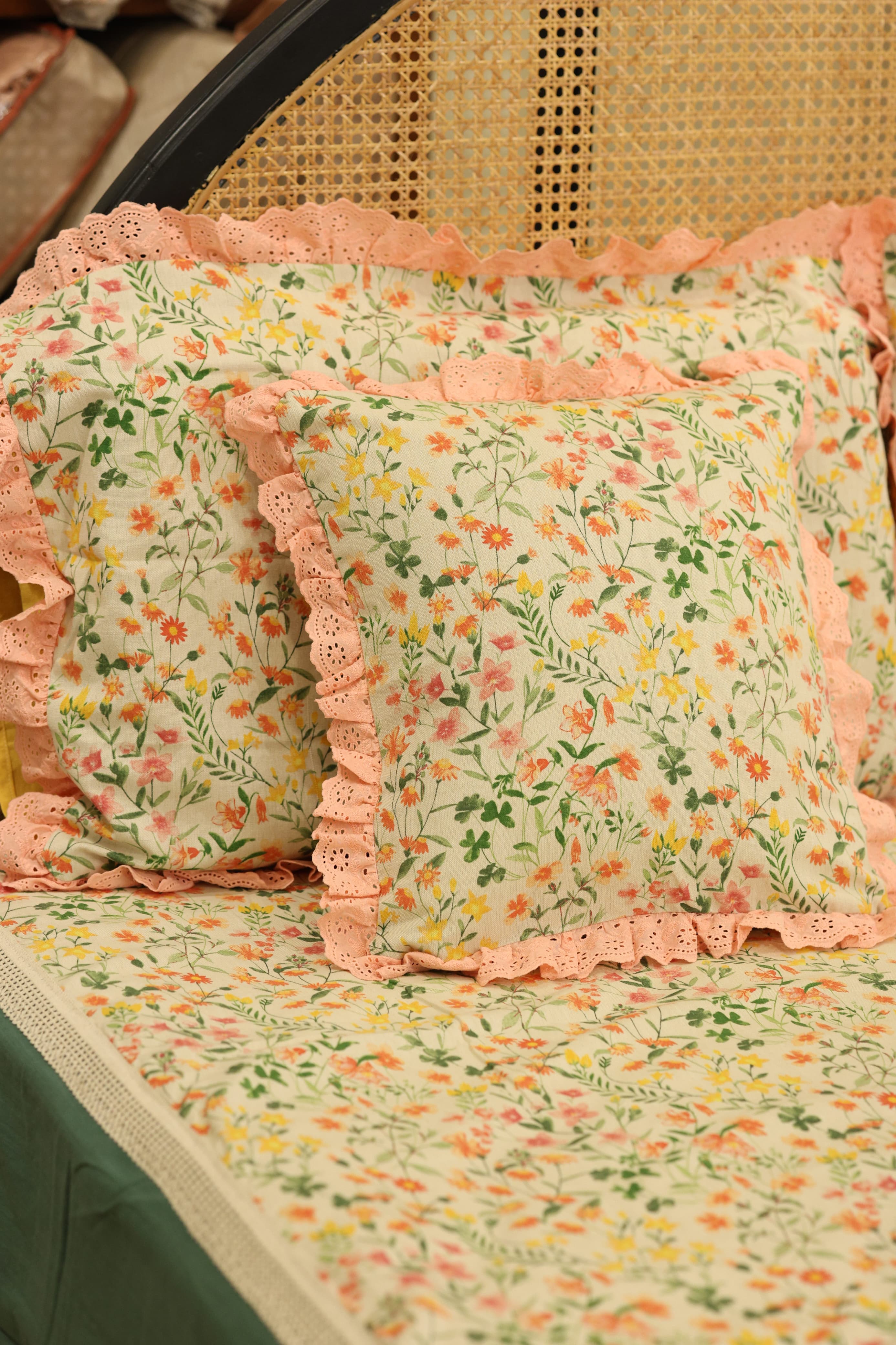 Bedsheets - Premium Queen floral printed lace bedsheet with cushion covers bud