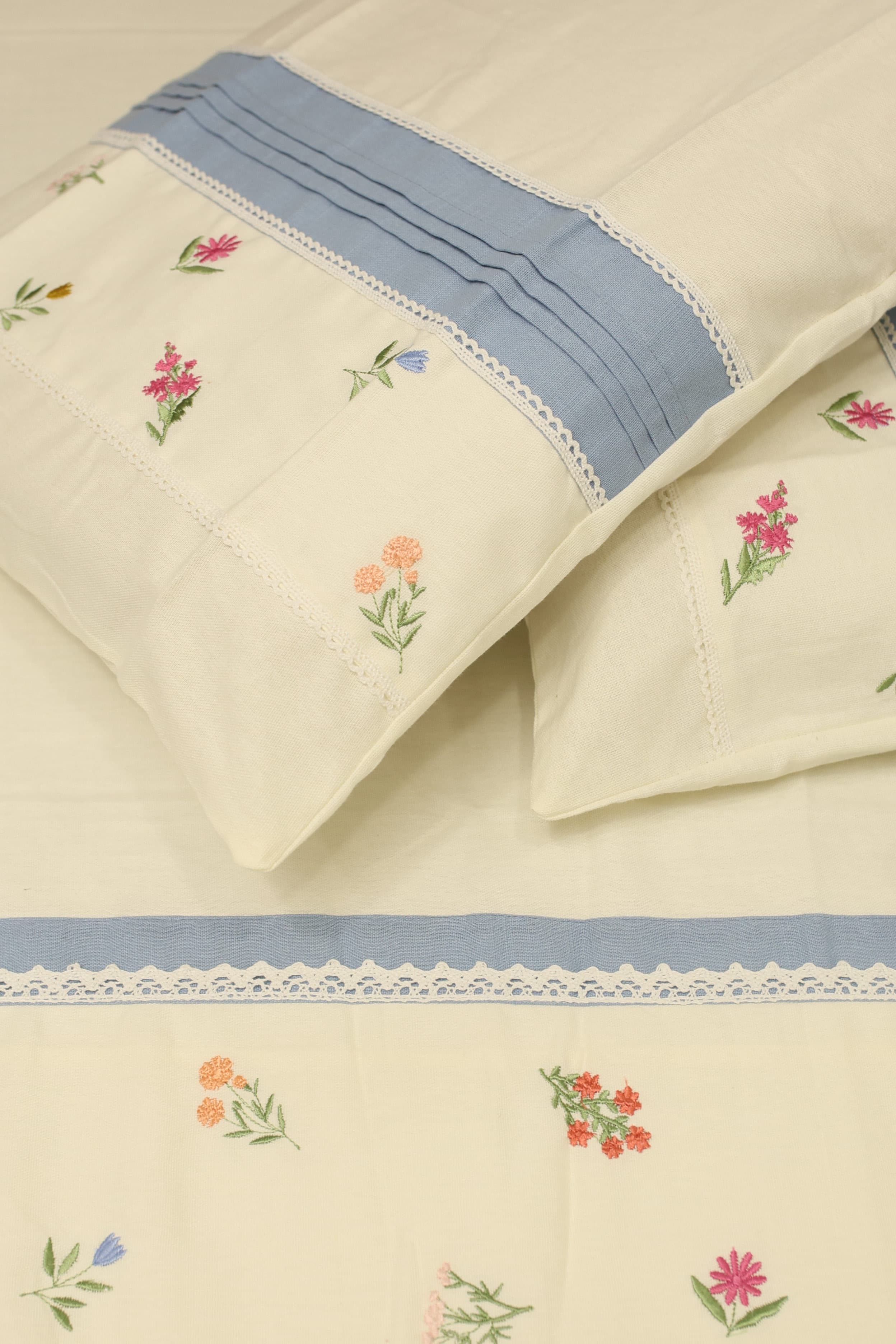 Bedsheets - King premium Machine Embroidery Bedsheet multi