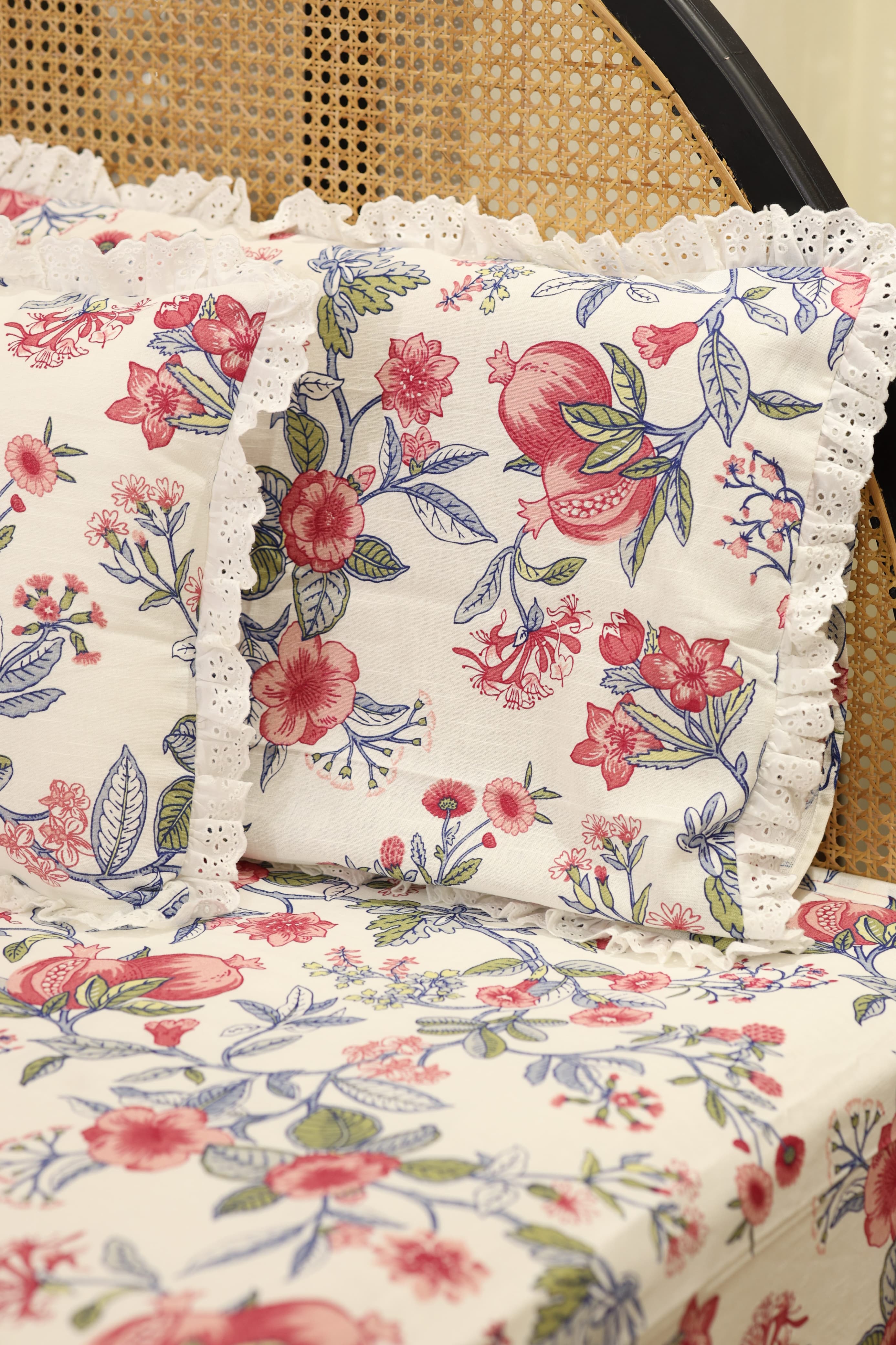 Bedsheets - Premium king floral printed lace bedsheet with cushion covers redbud