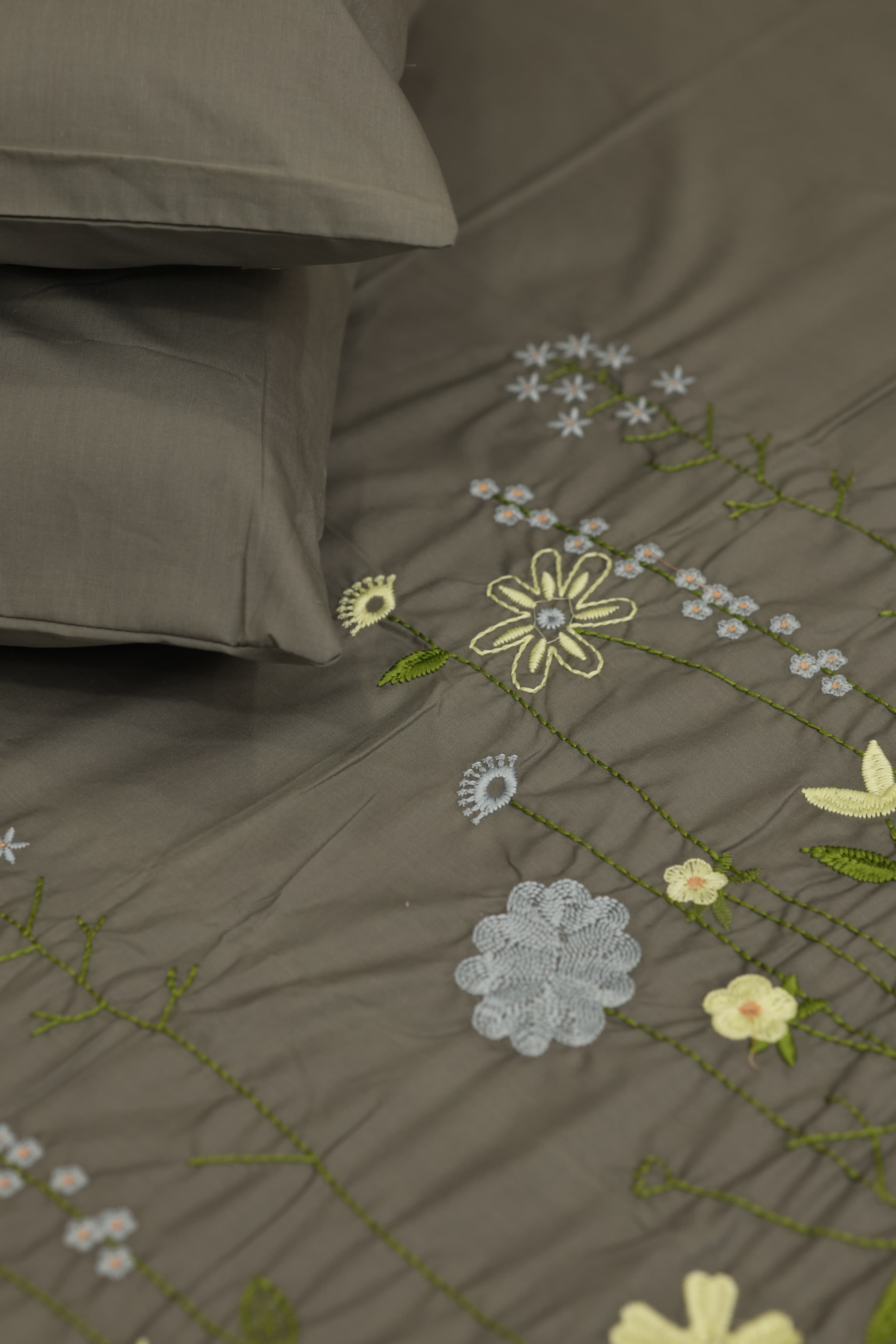 Premium Machine Embroidery Soft Cotton Queen Bedsheet Set - Grey