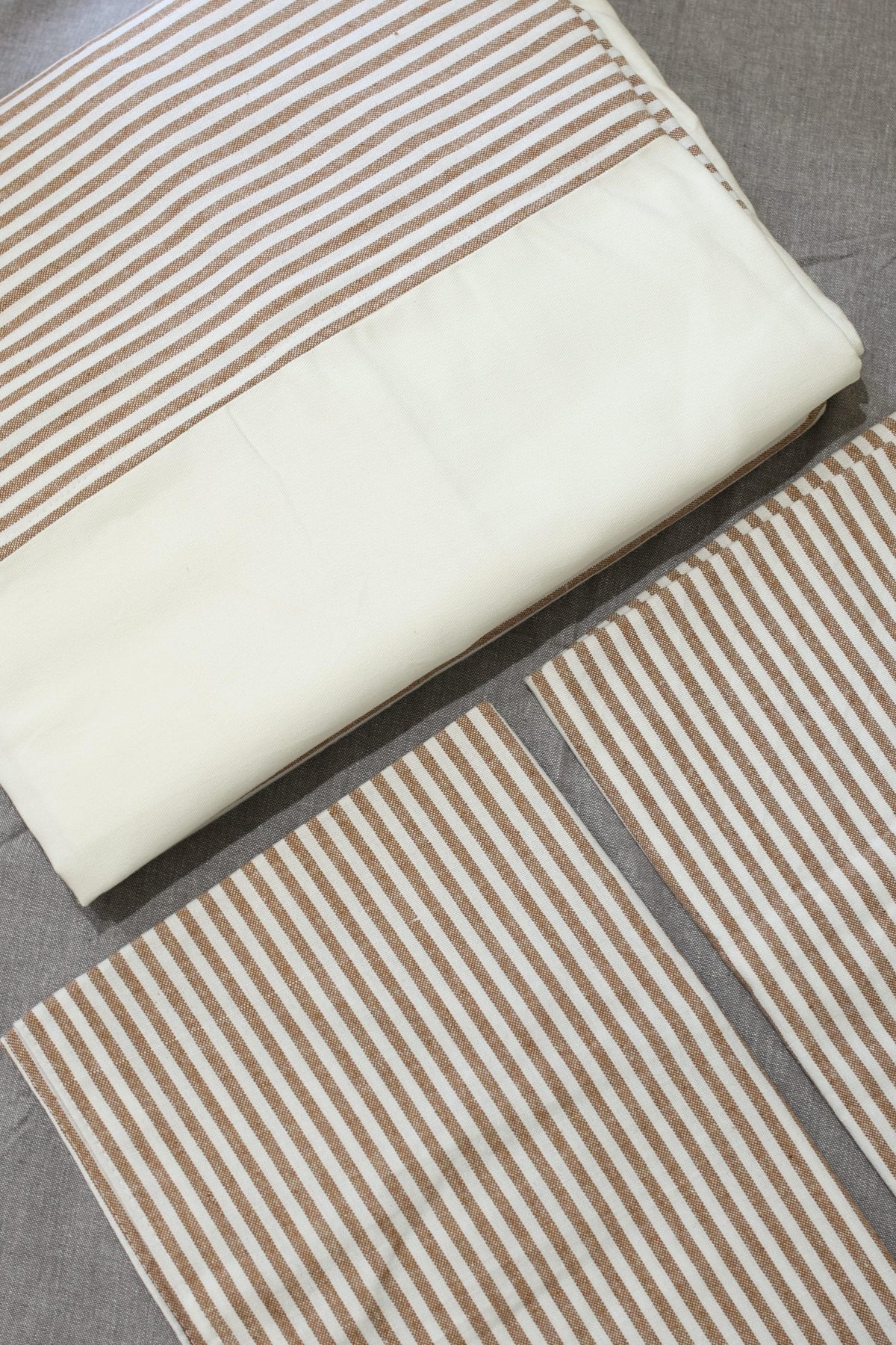 Bedsheets - King daily use border bedsheets