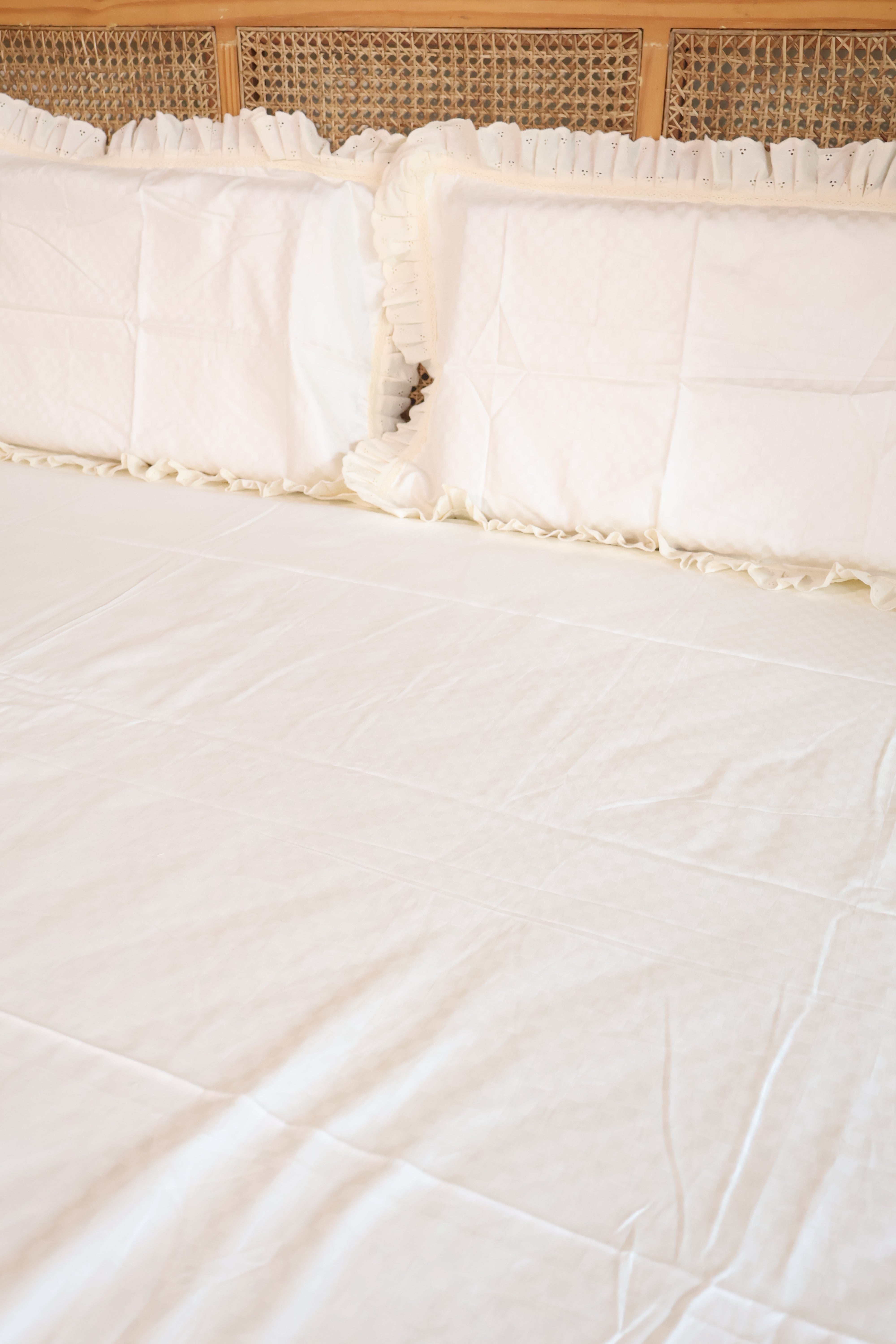 Bedsheets - Premium designer king bedsheets dd lace