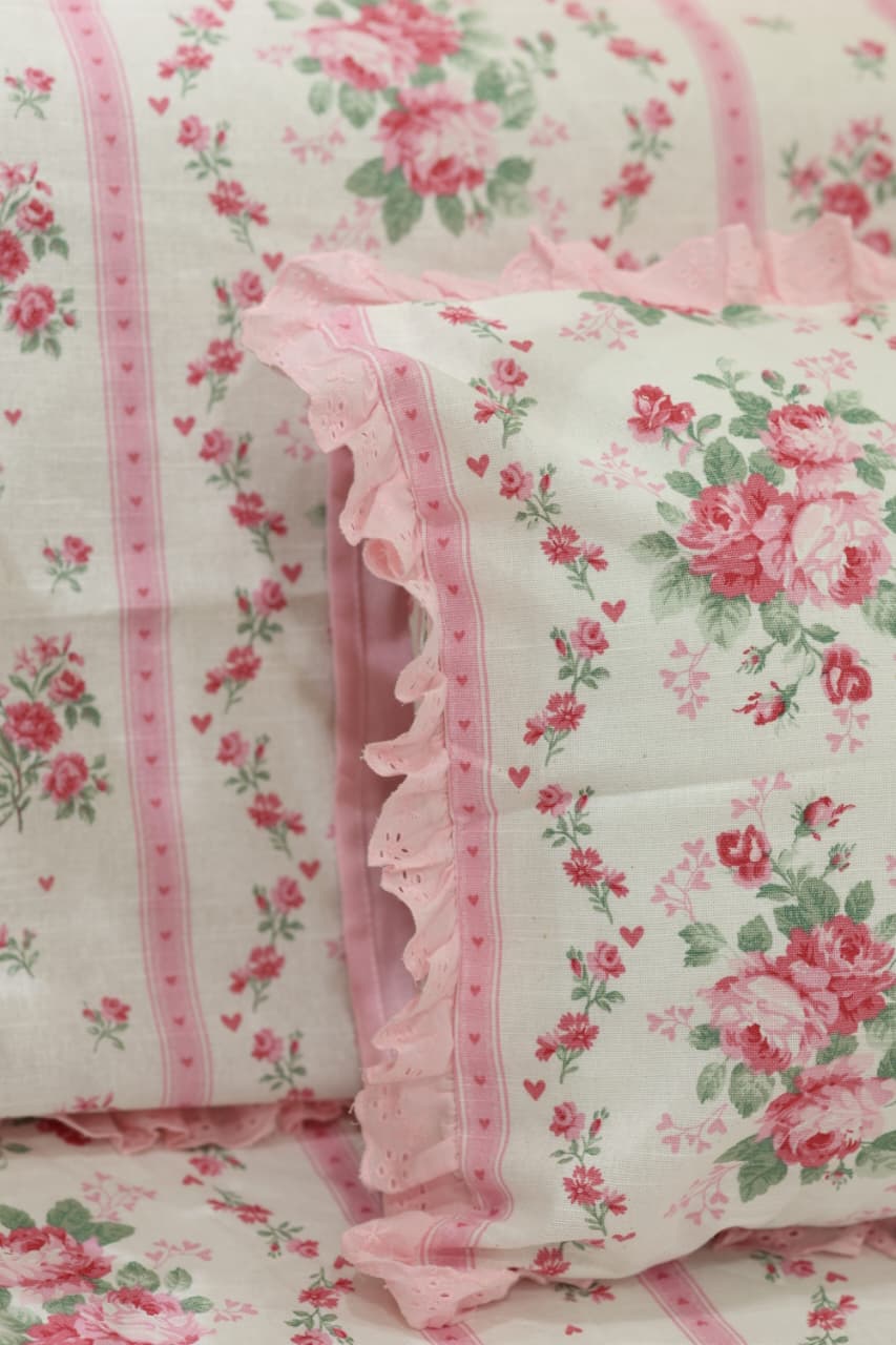 Bedsheets - Premium Queen floral printed lace bedsheet with cushion covers Rosebud