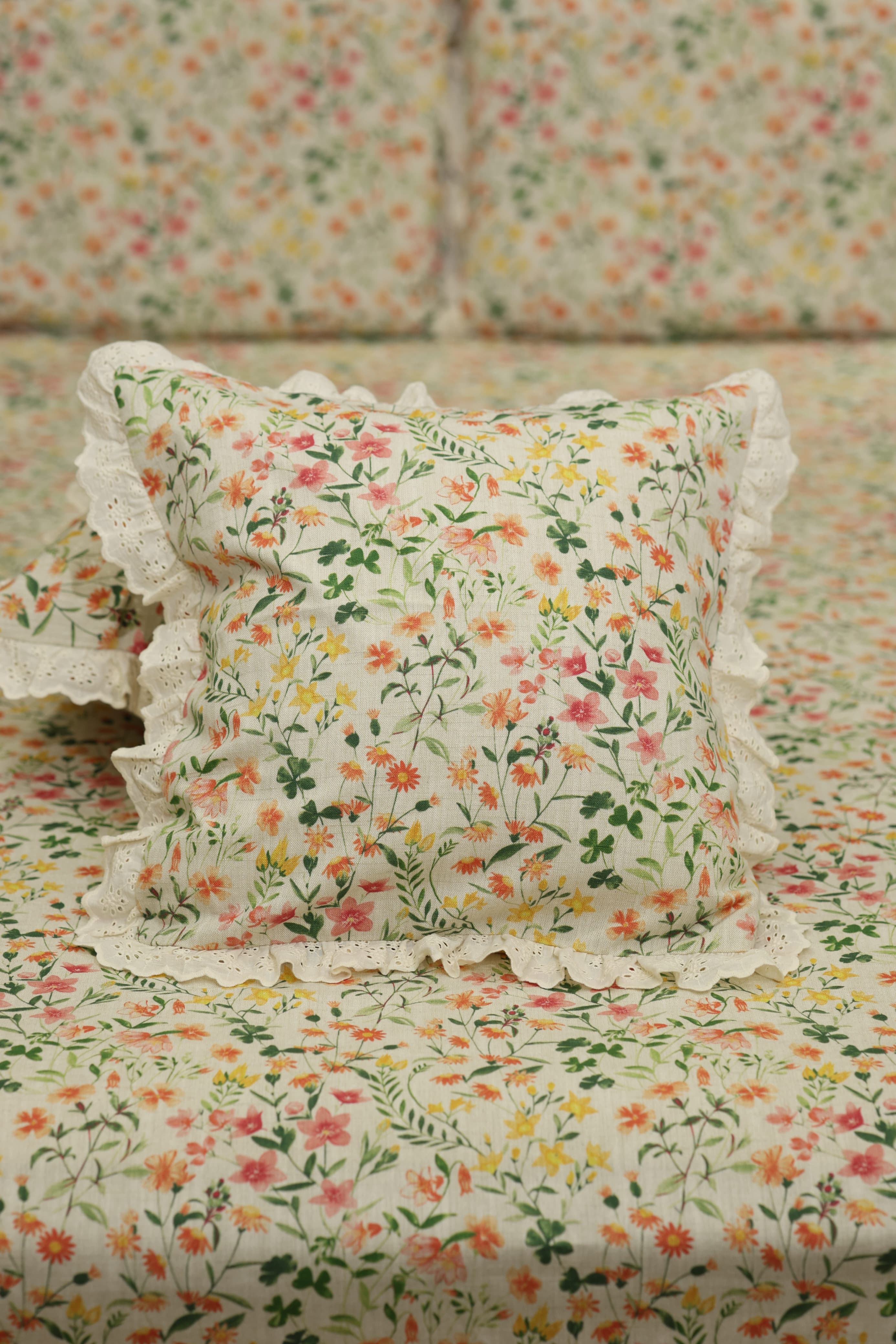 Bedsheets - Premium king floral printed lace bedsheet with cushion covers yellow bud