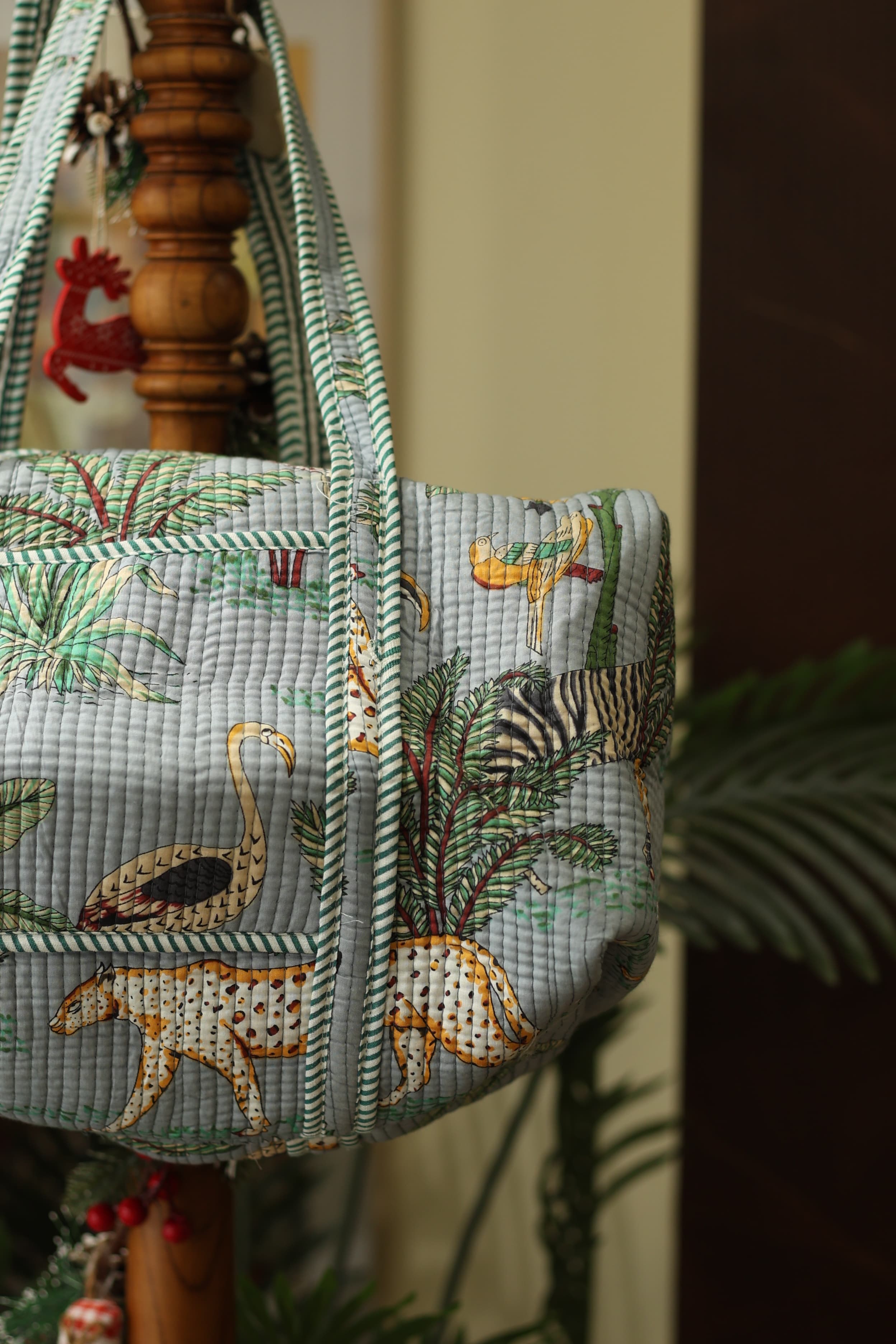 Bags :Quilted duffle bags