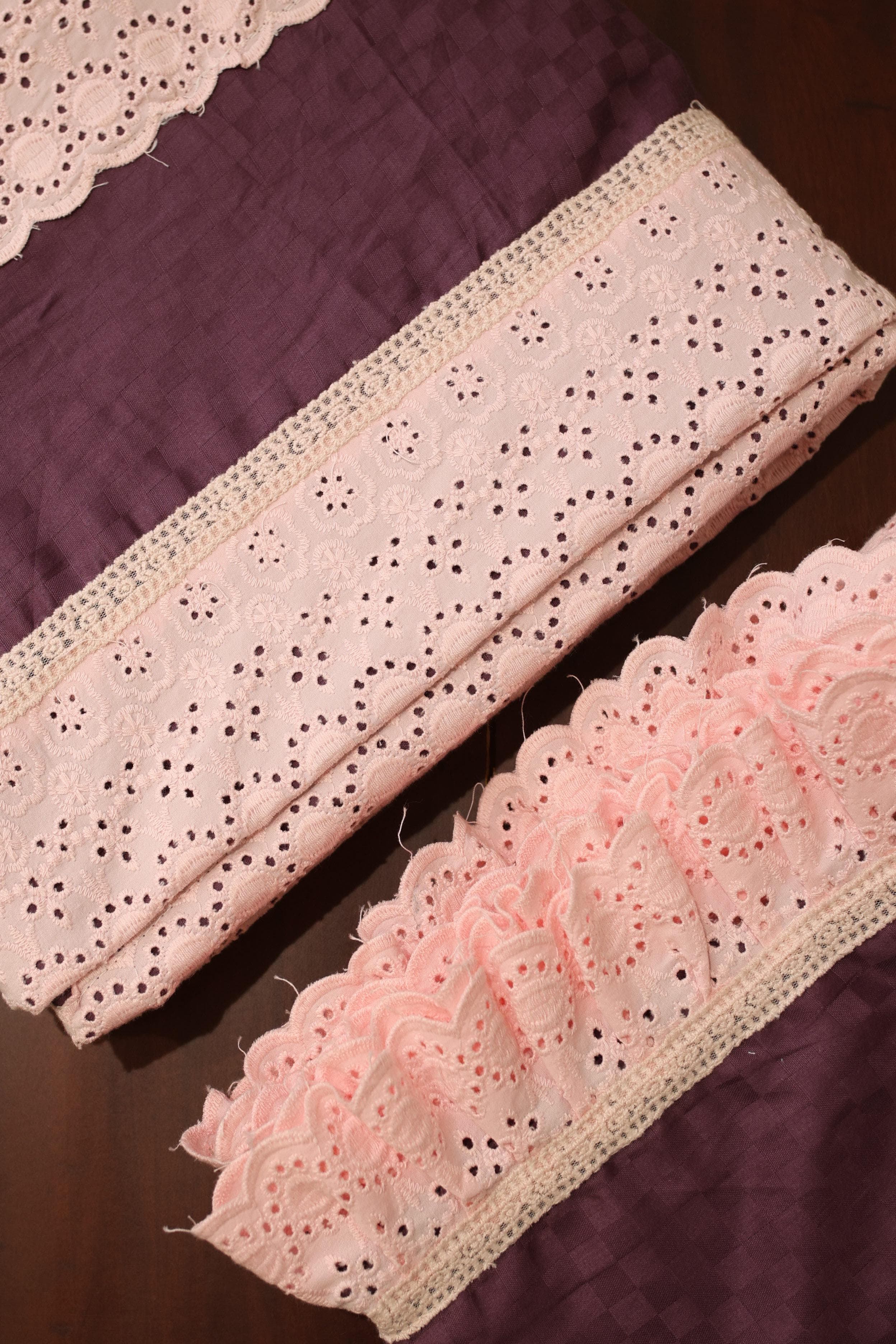 Bedsheets - Premium designer king Ruffle Bedsheets dd lace
