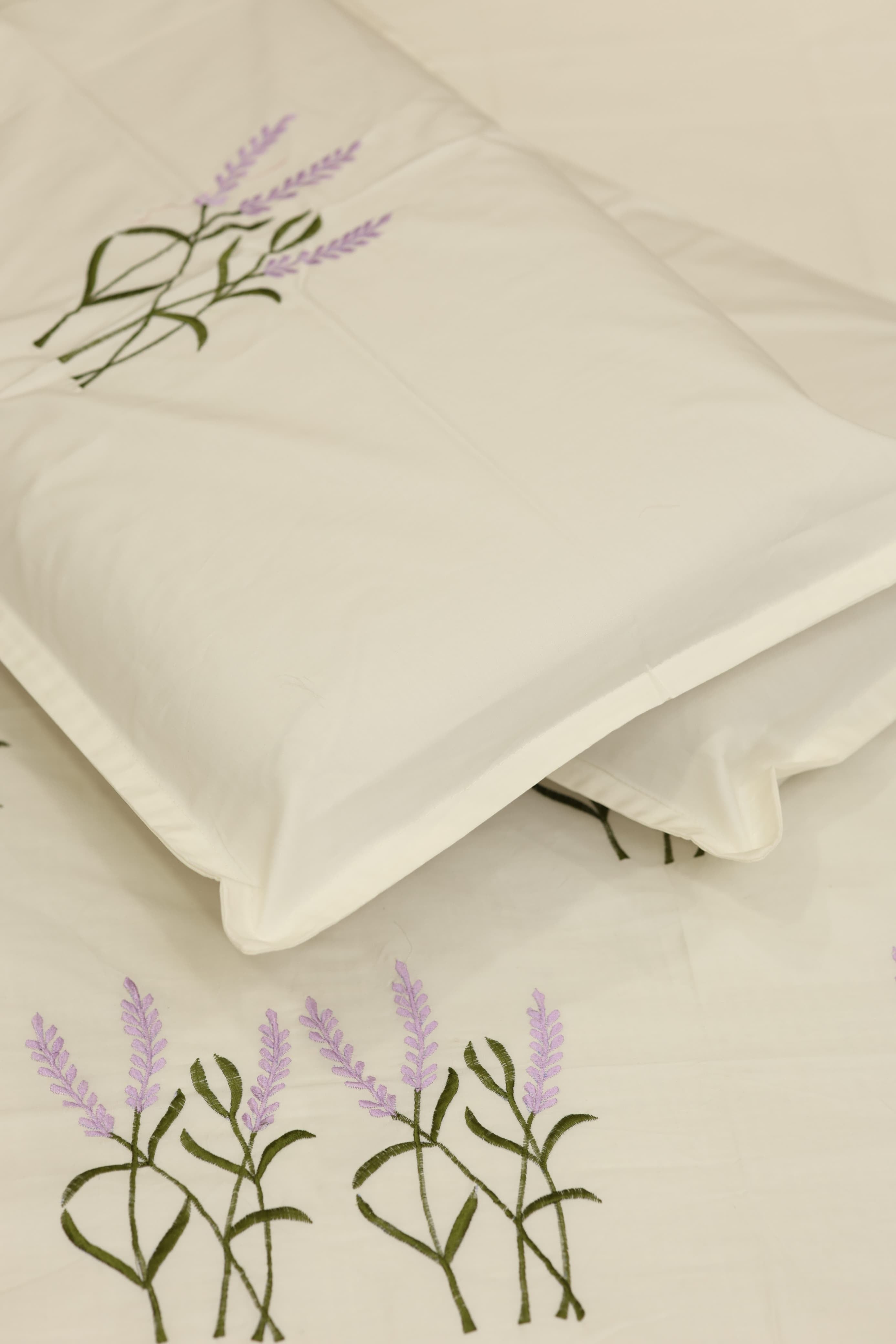 Bedsheets - Queen Premium Machine embroidery bedsheets MEQ