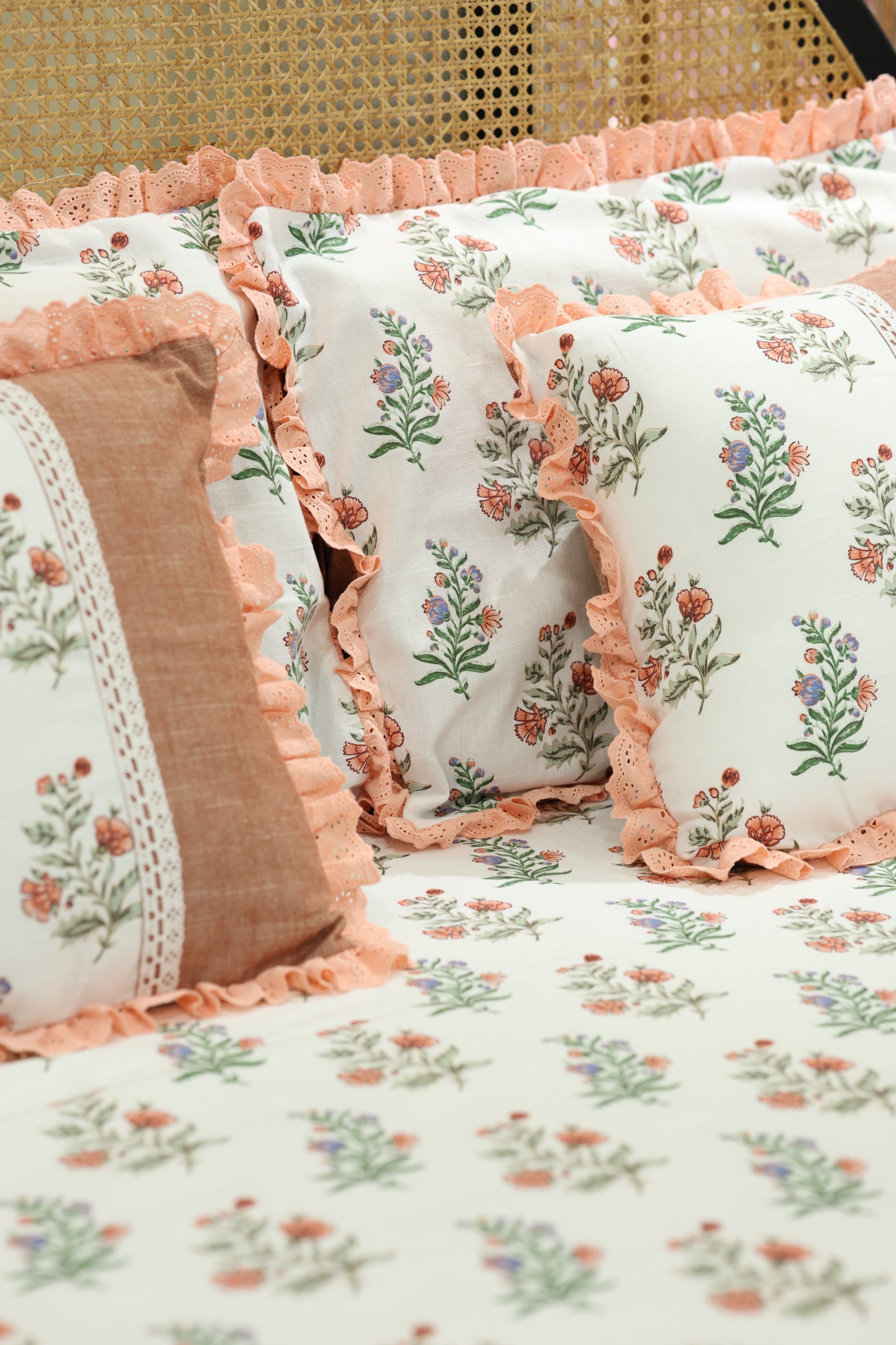 Bedsheets - Premium Queen floral printed lace bedsheet with cushion covers bud