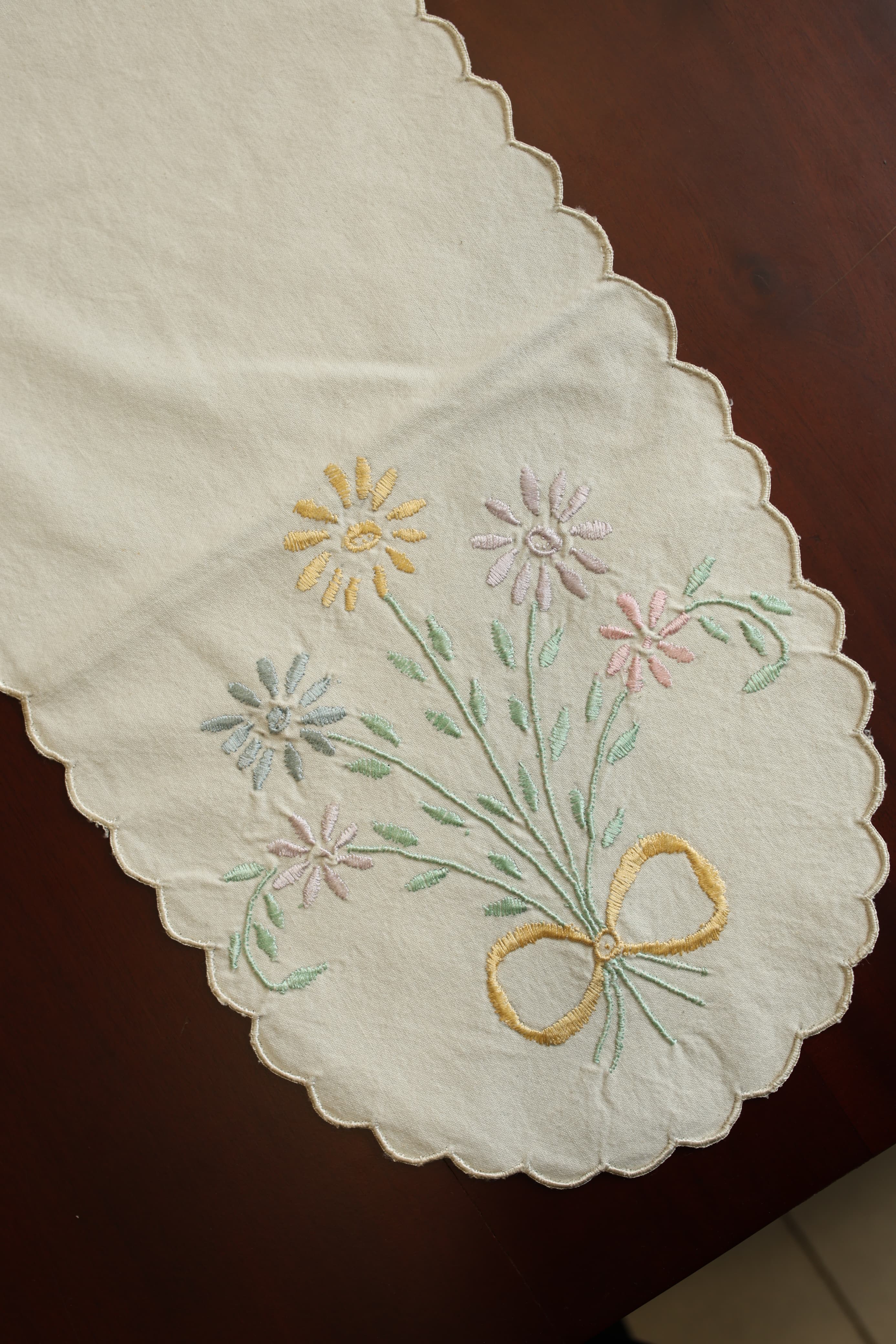 Table runners-Cut work