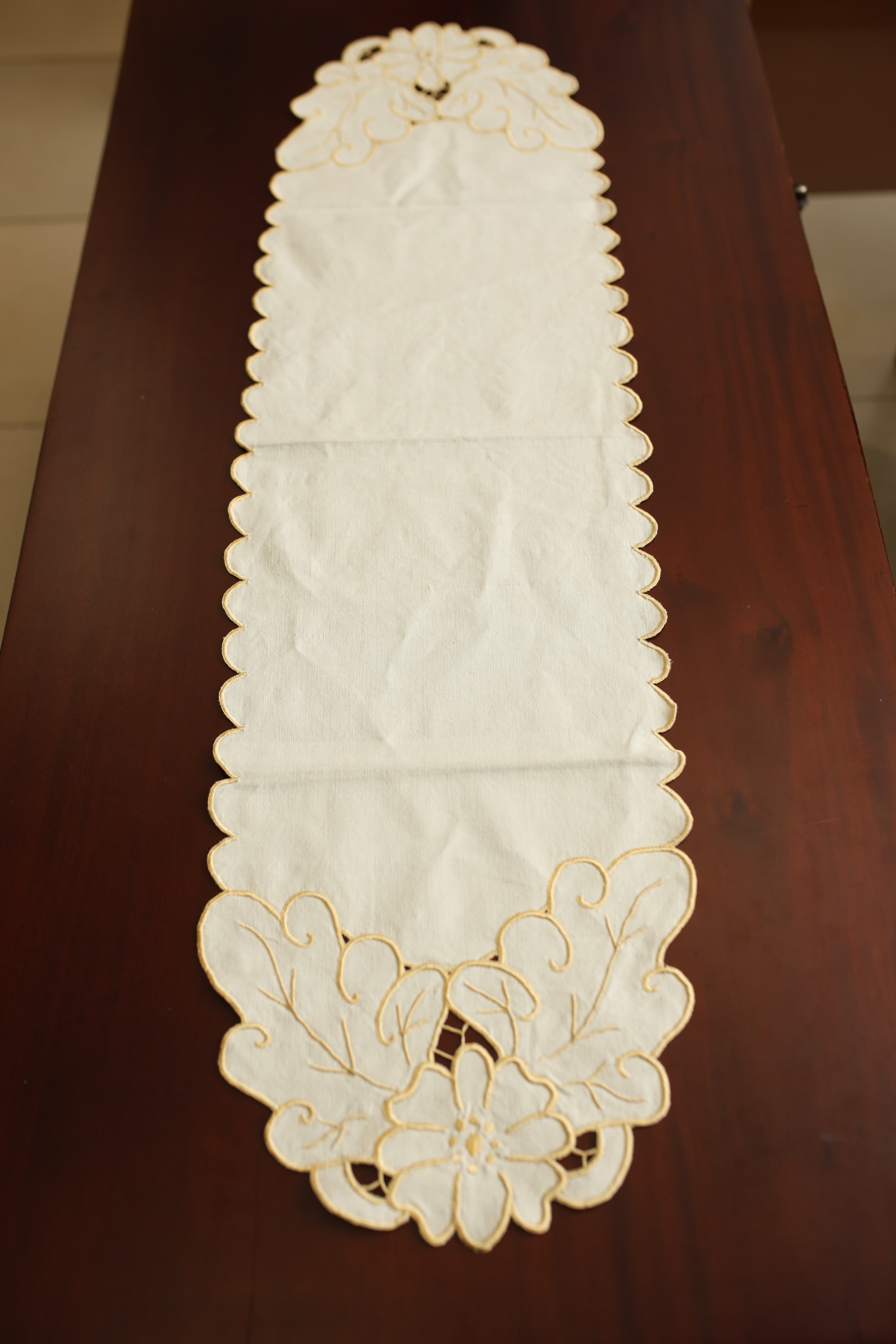 Table runners-Cut work