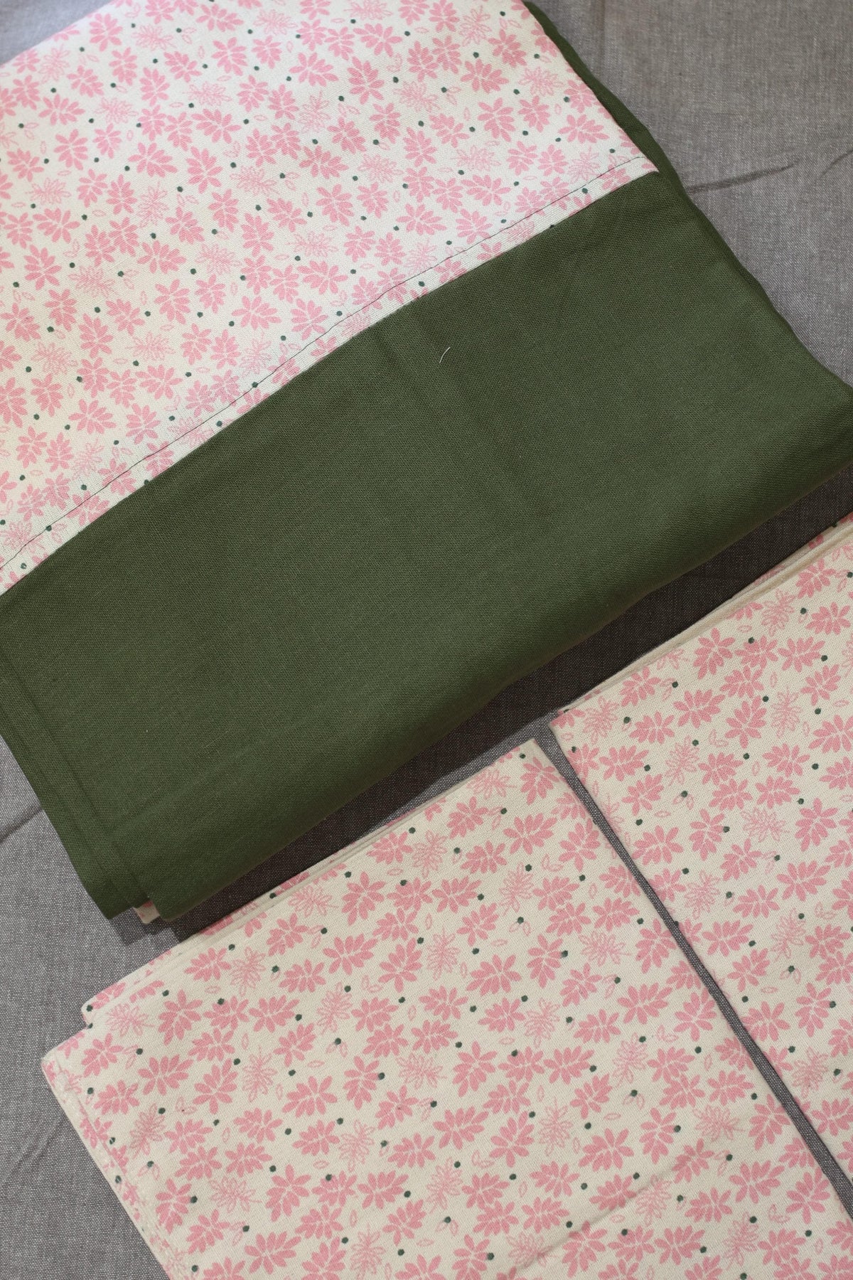 Bedsheets - King daily use border bedsheets