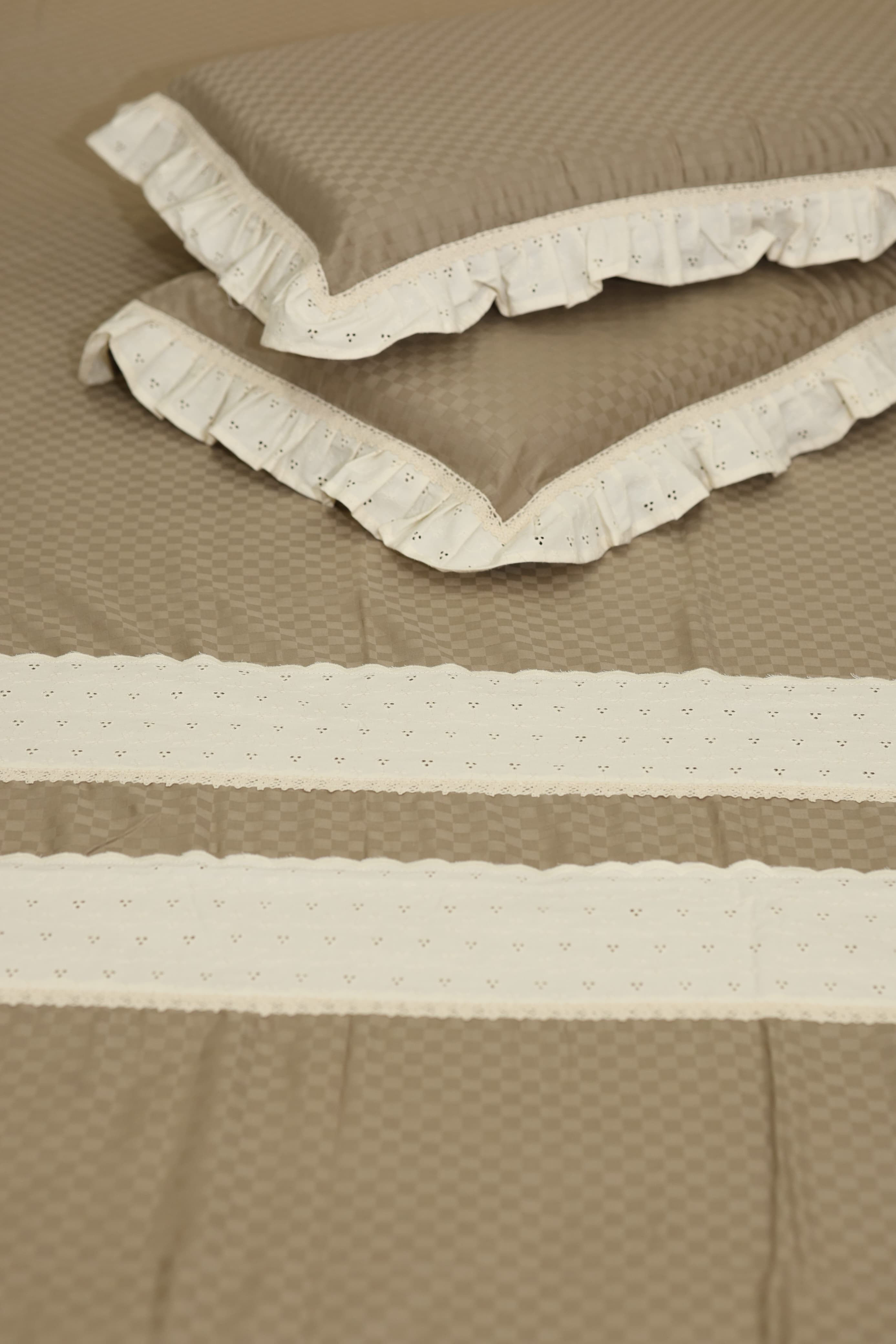 Bedsheets - Premium designer Queen bedsheets dd lace