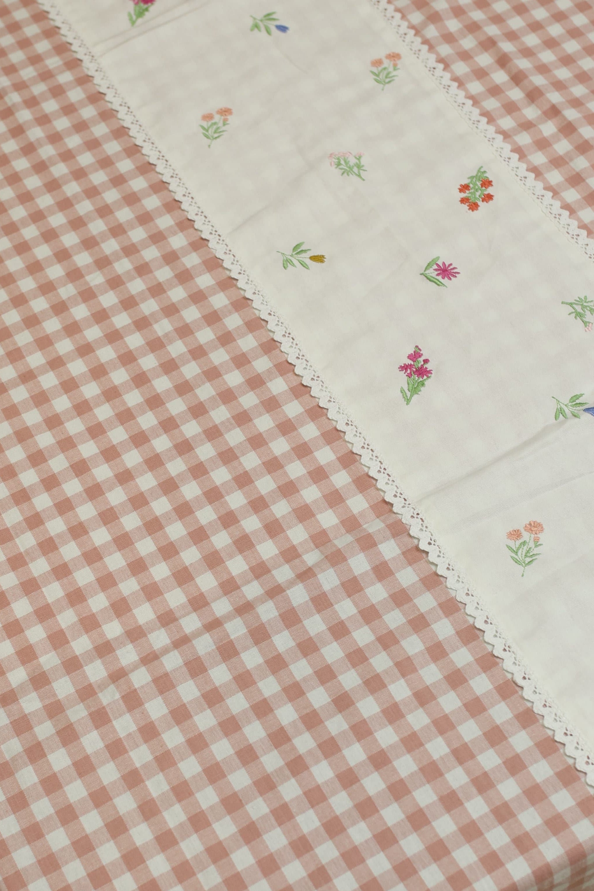 Table cloth - Check embroidery (6Seater- Peach)