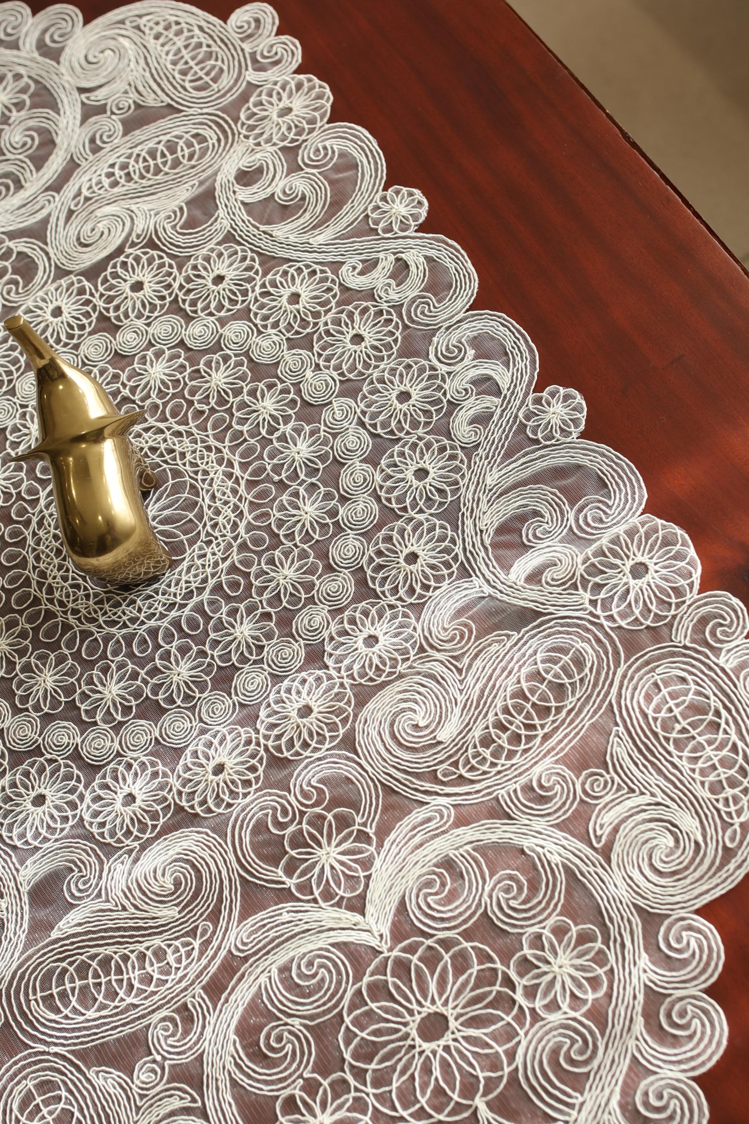 Table Runner - Net embroidery / Table centre