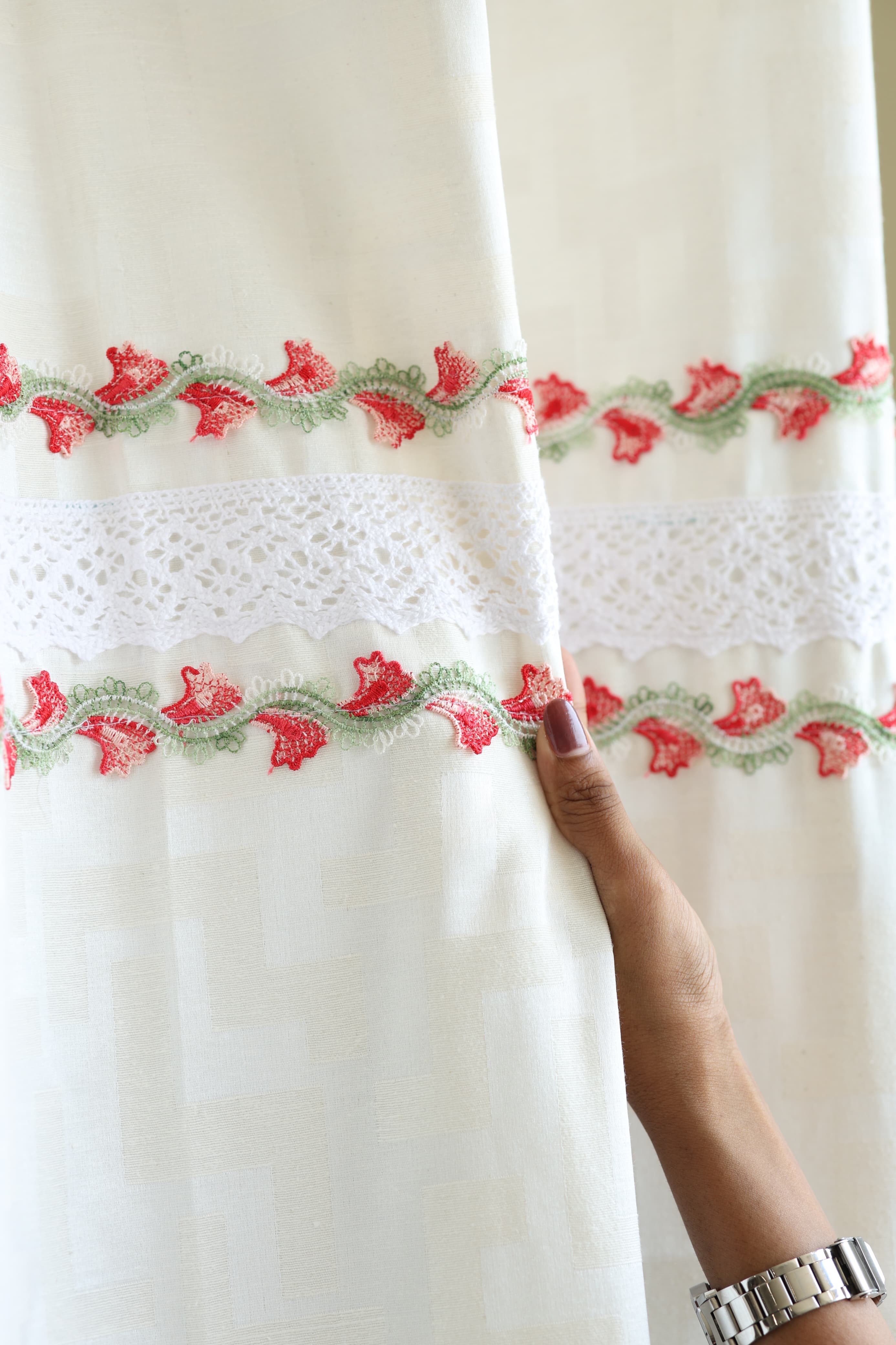 Off-White Self-Patterned Curtain with Red Floral & White Crochet Lace Trim