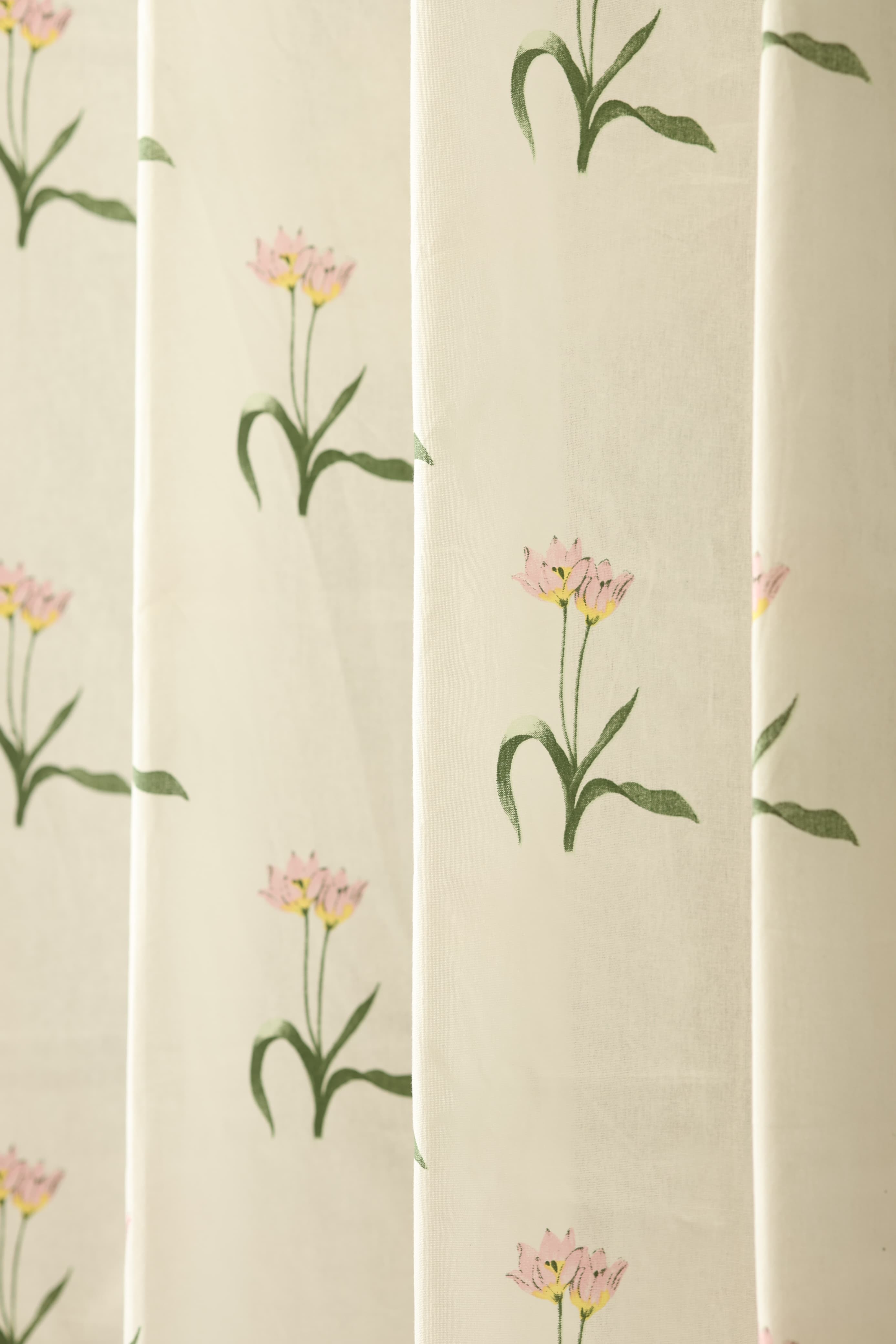 Curtains - Opaque floral curtains