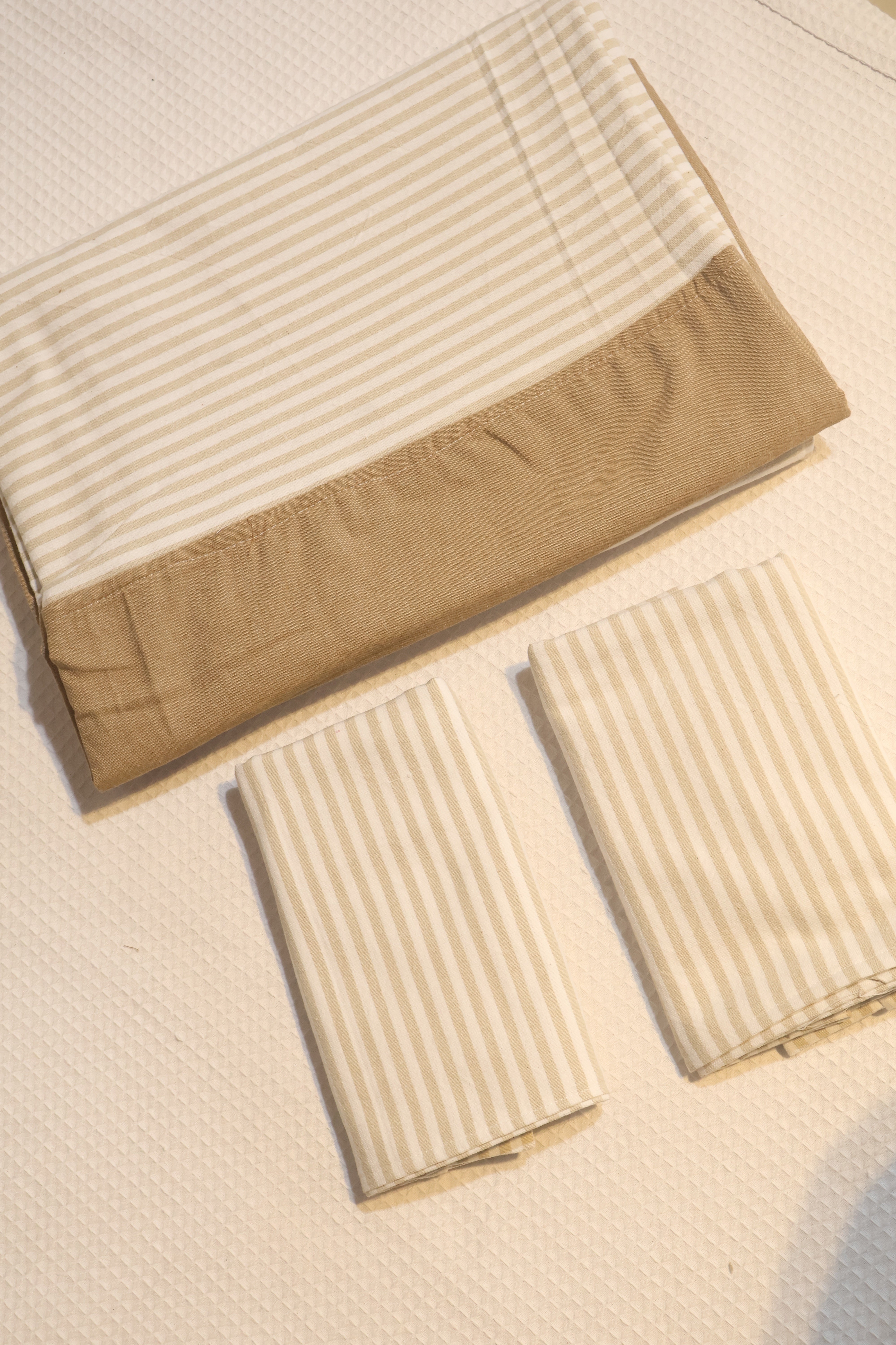 Bedsheets-Queen daily use border bedsheets