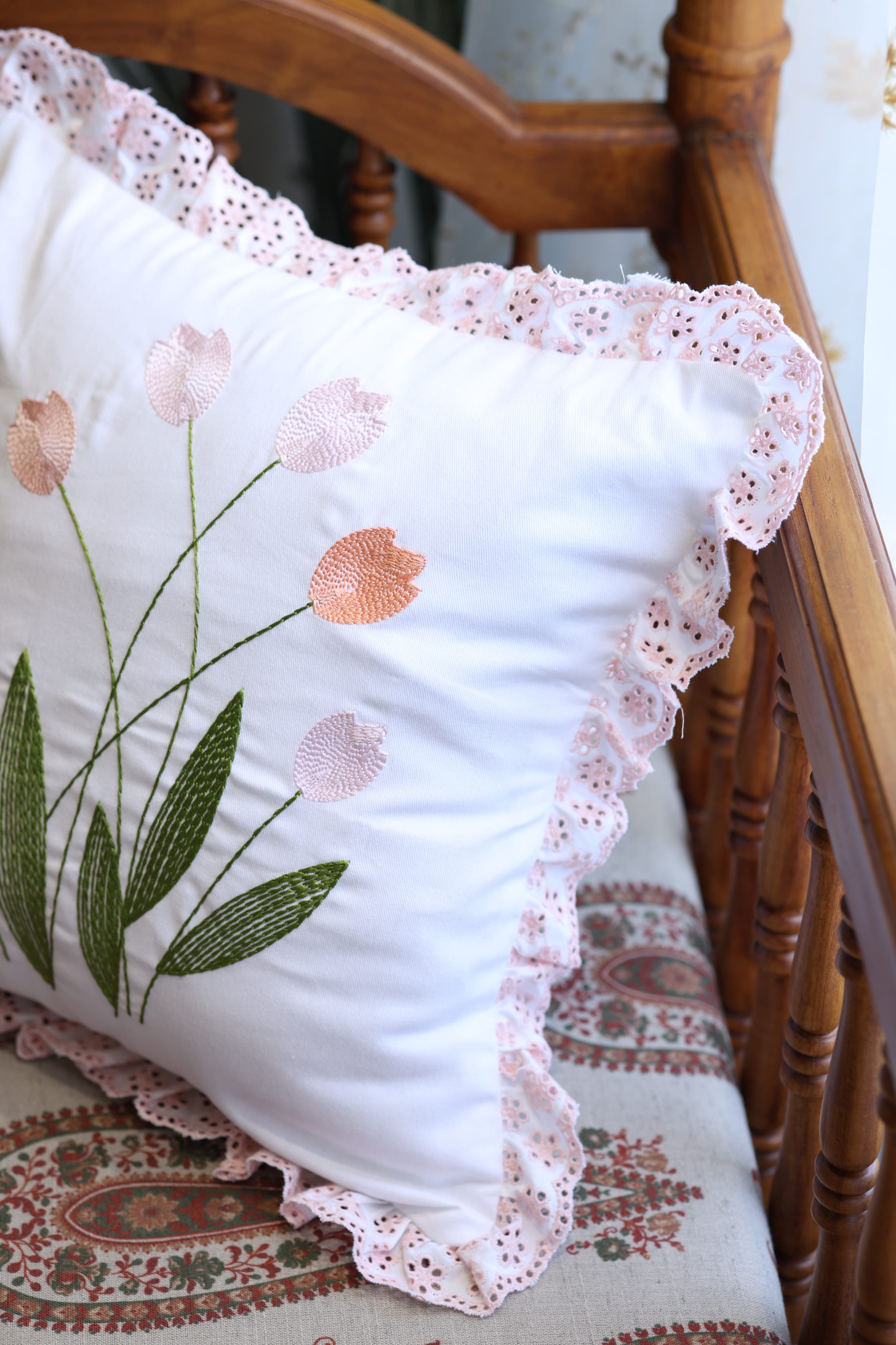 Cushion covers - Embroidery Tulip Petal