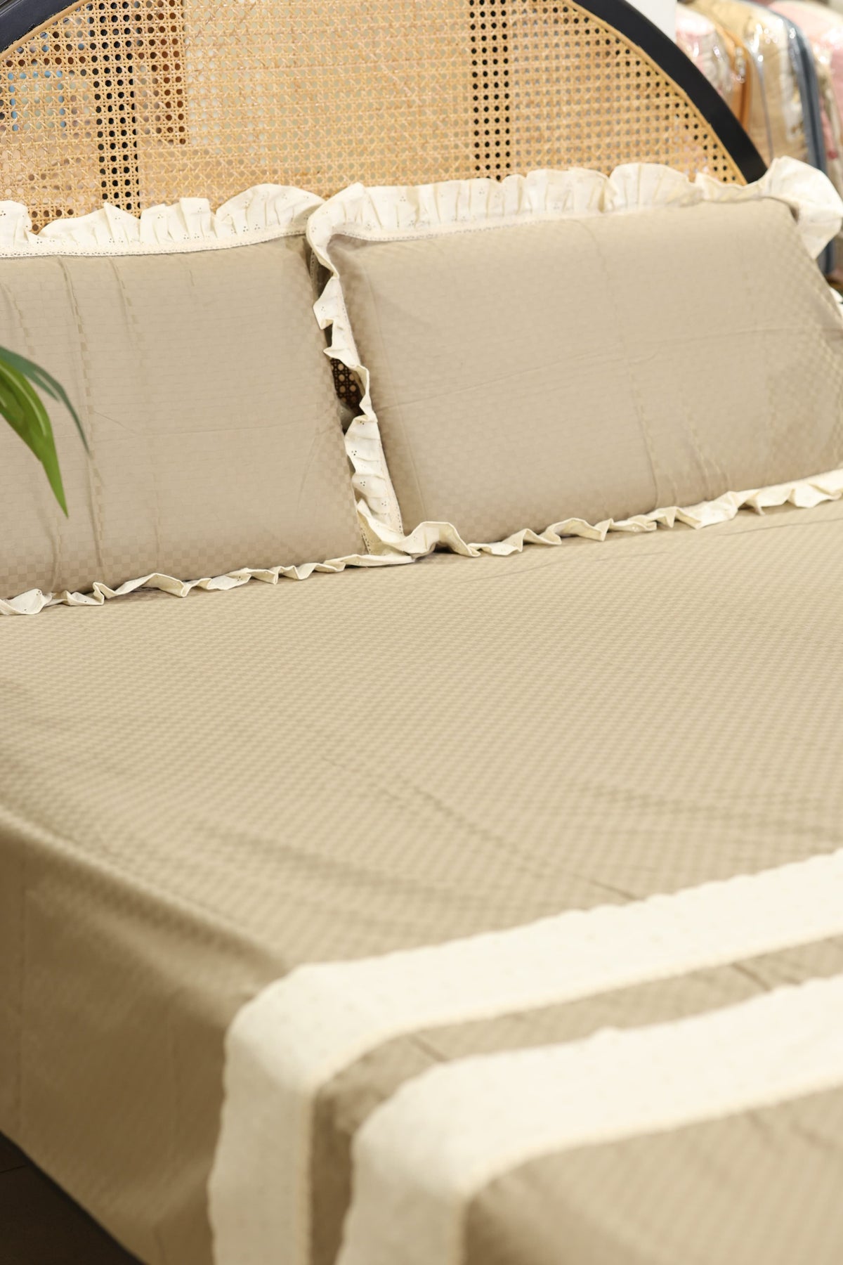 Bedsheets - Premium designer Queen bedsheets dd lace