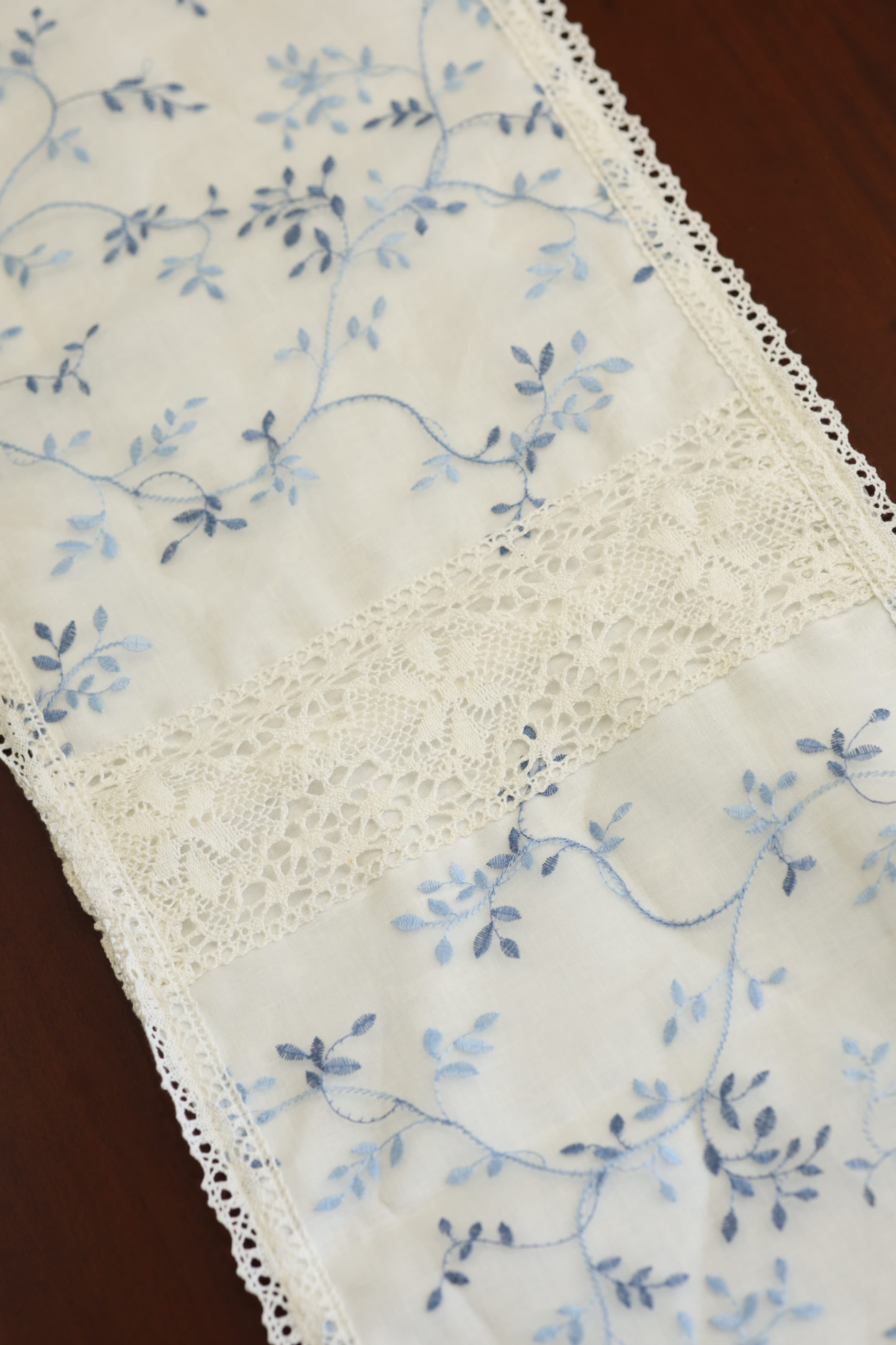 Table Runners - 8seater  embroidery runner