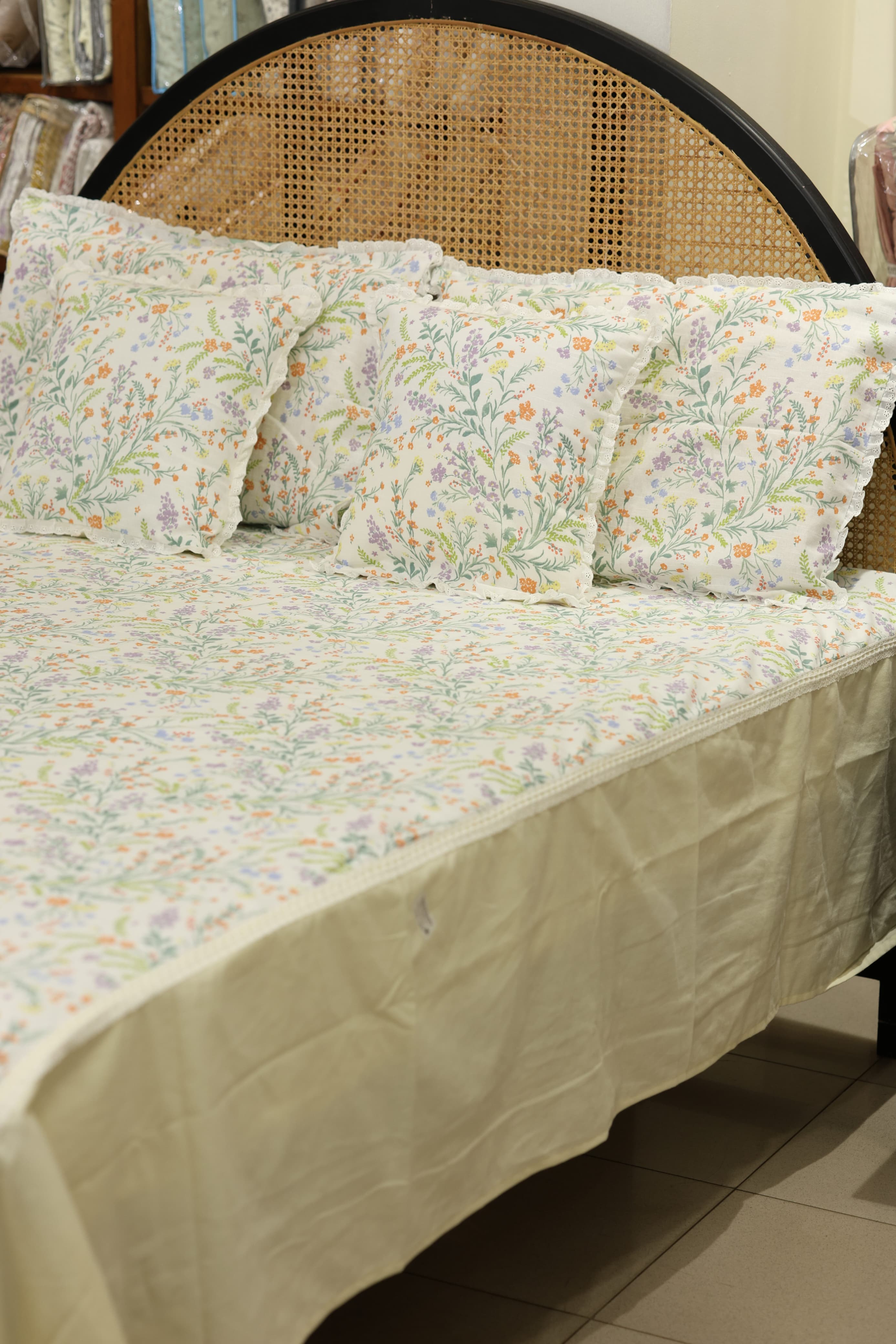 Bedsheets - Premium Queen floral printed lace bedsheet with cushion covers bud