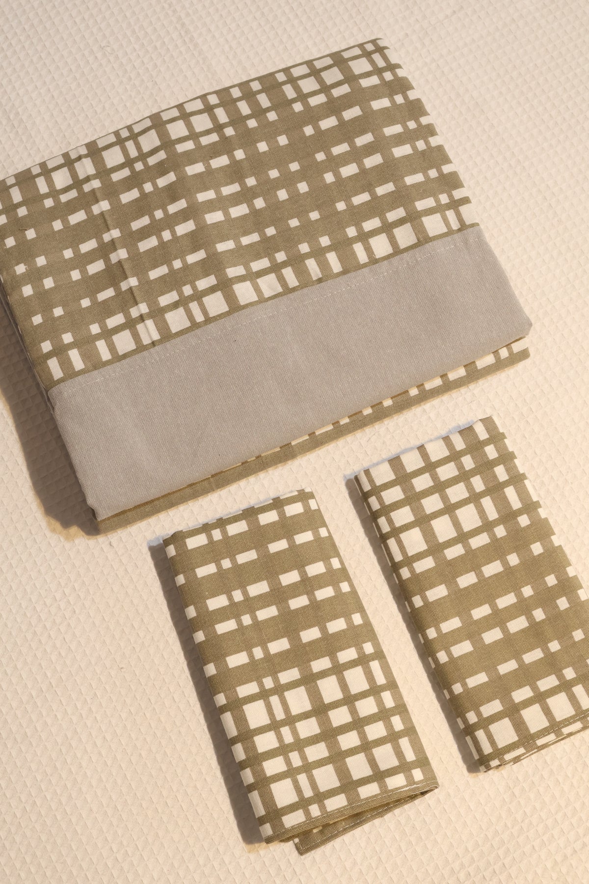 Bedsheets-King Daily use border bedsheets