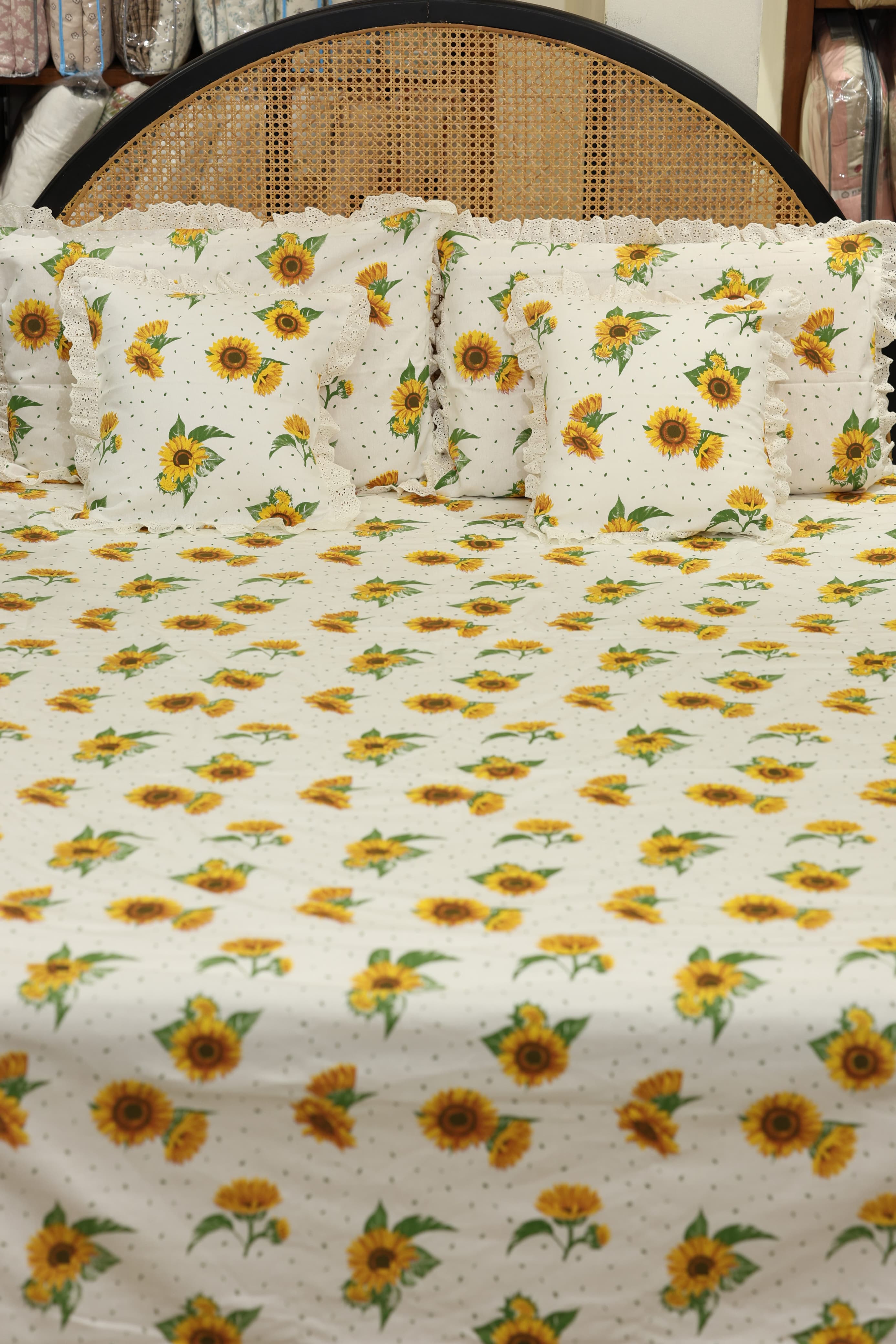 Bedsheets - Premium king floral printed lace bedsheet with cushion covers Yellow sunflower