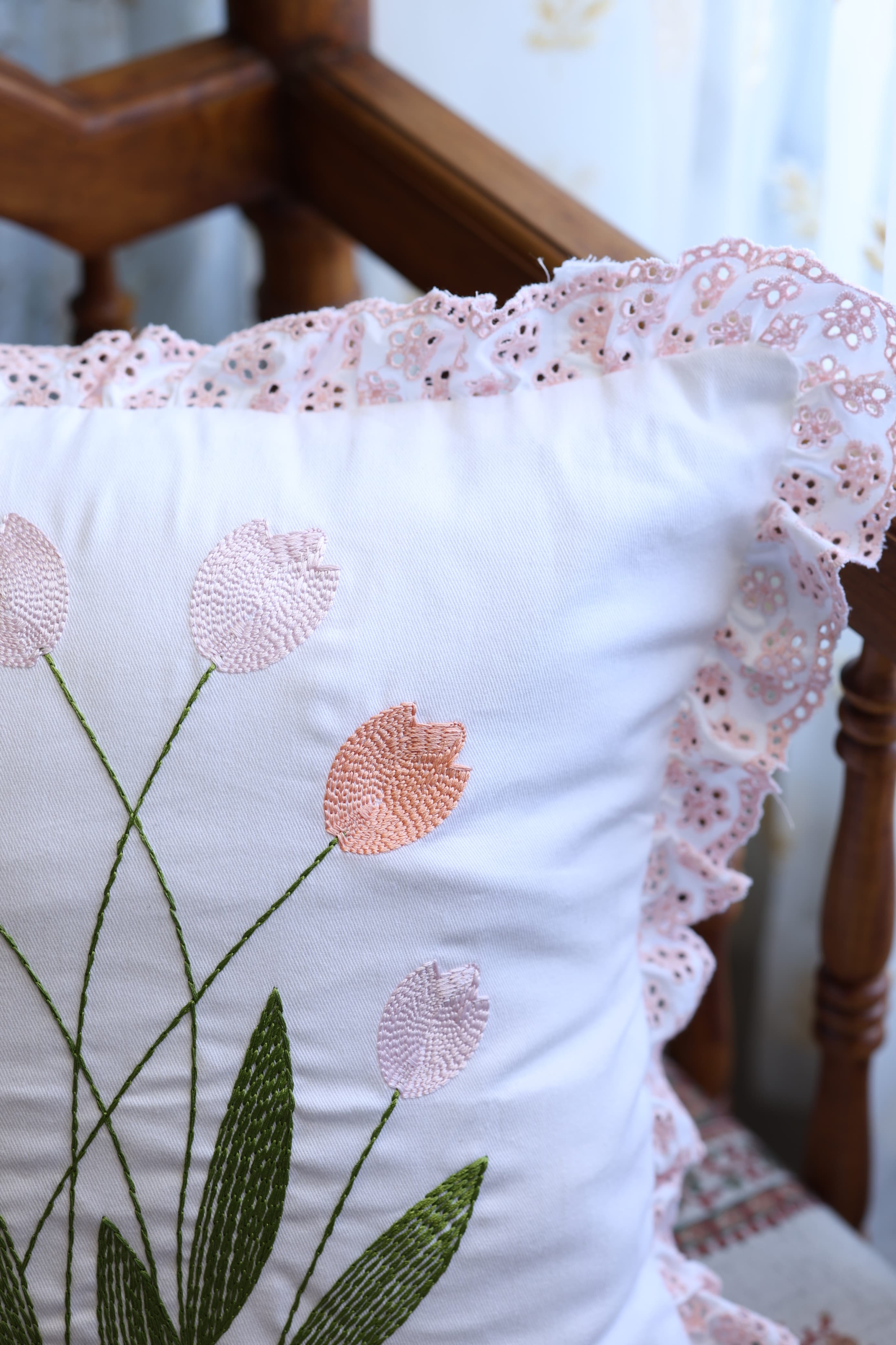 Cushion covers - Embroidery Tulip Petal