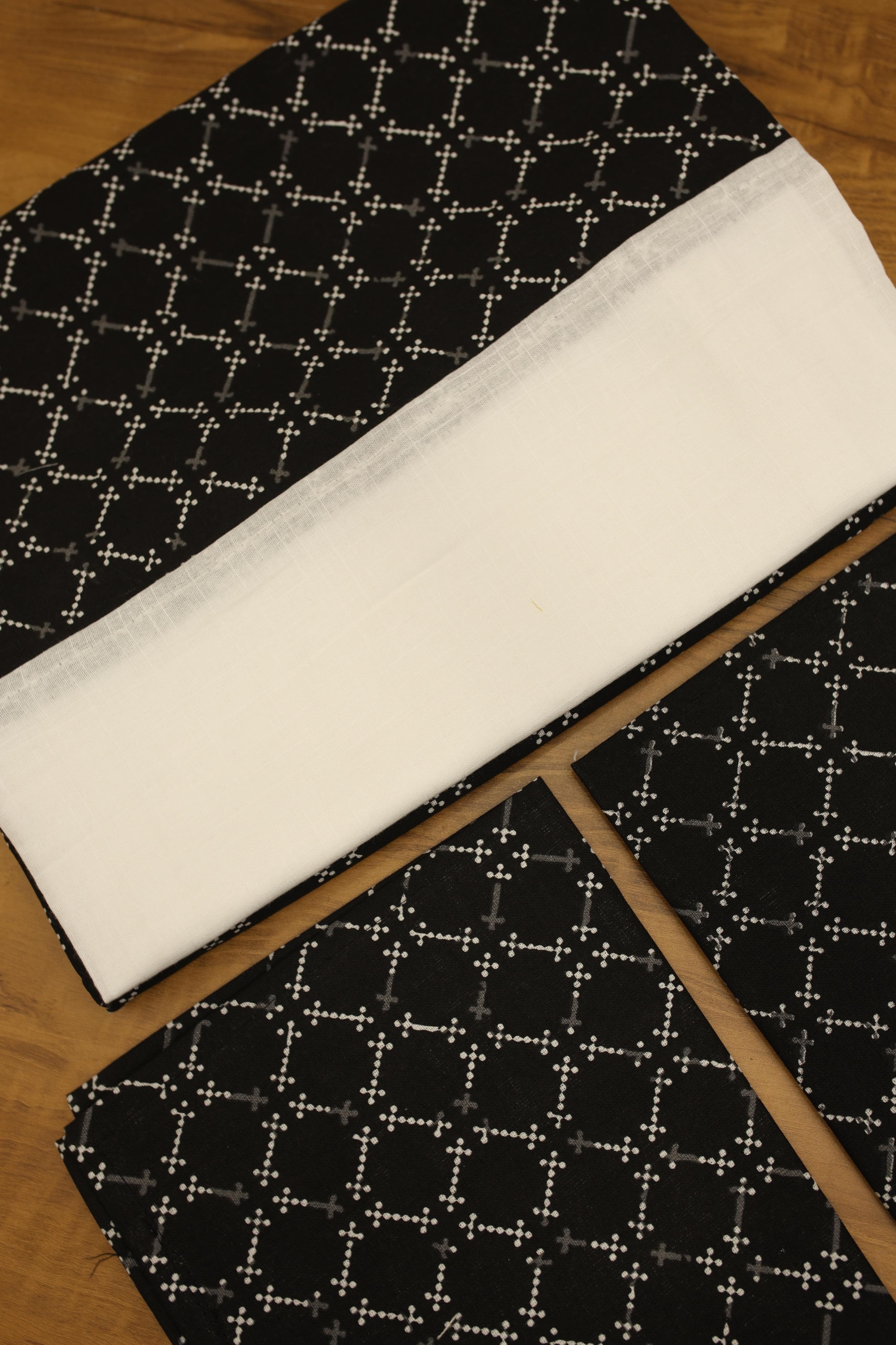 Bedsheets - Queen daily use border bedsheets