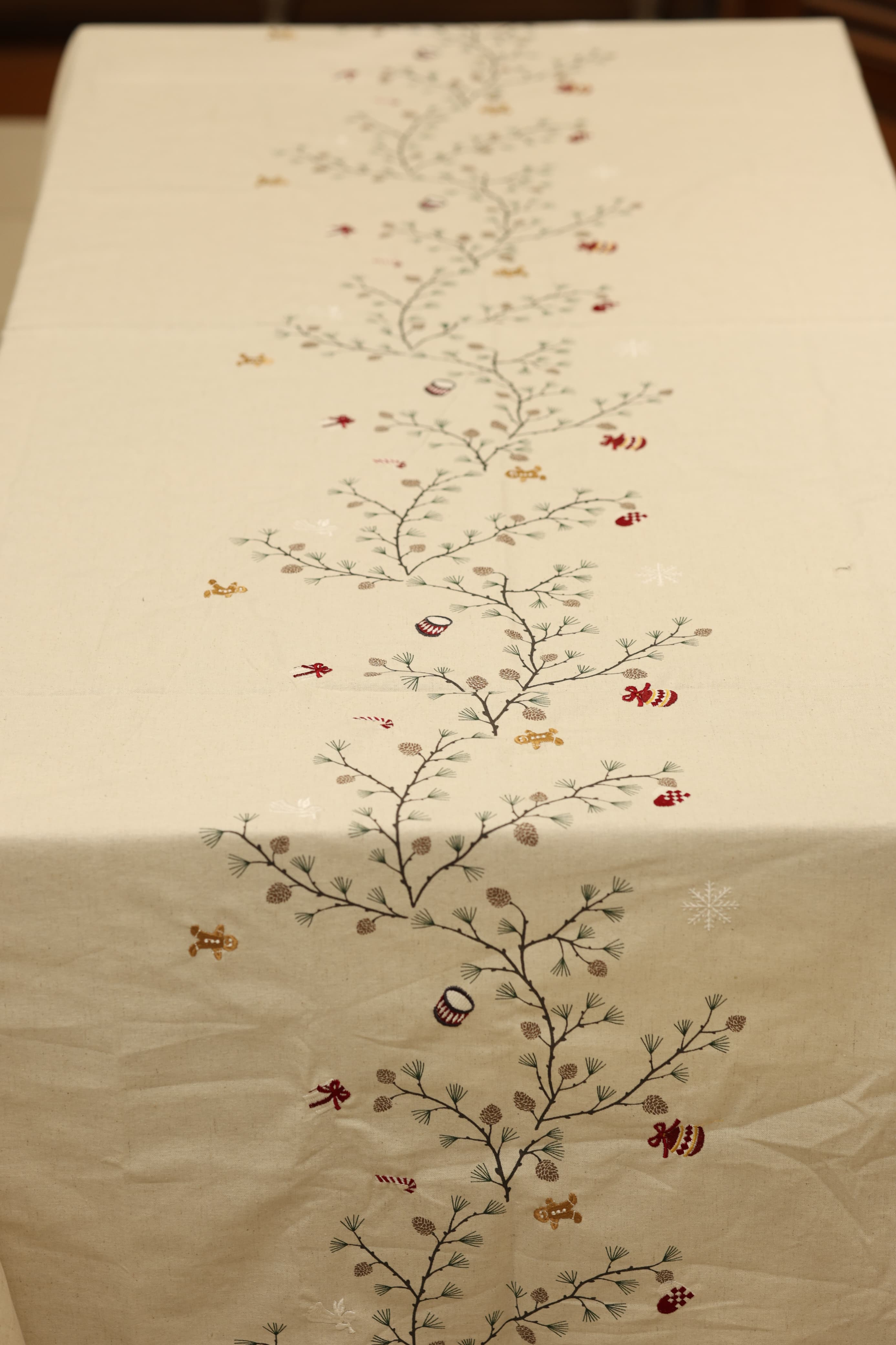 Table cloth - 6 seater embroidery and printed
