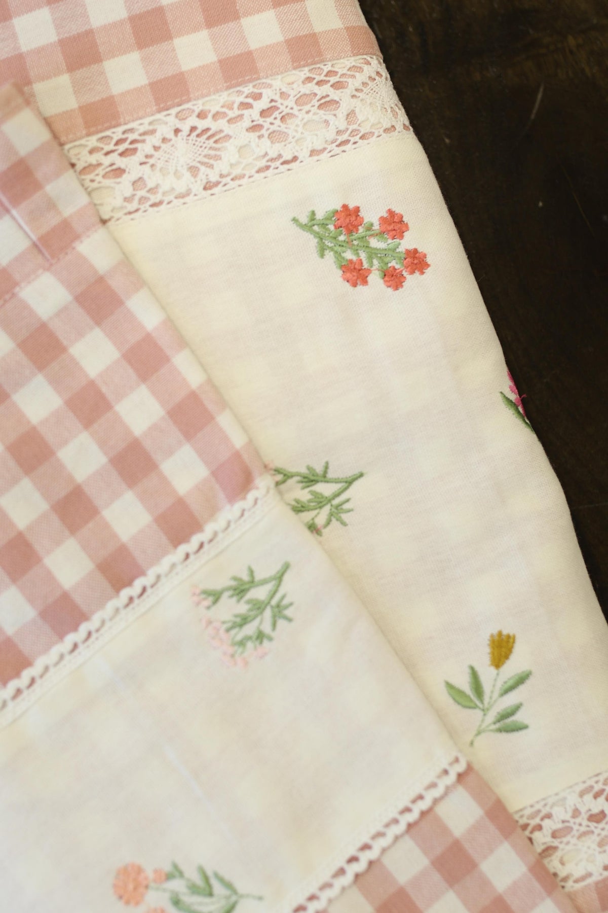 Bedsheets - King Premium check floral embroidery bedsheet