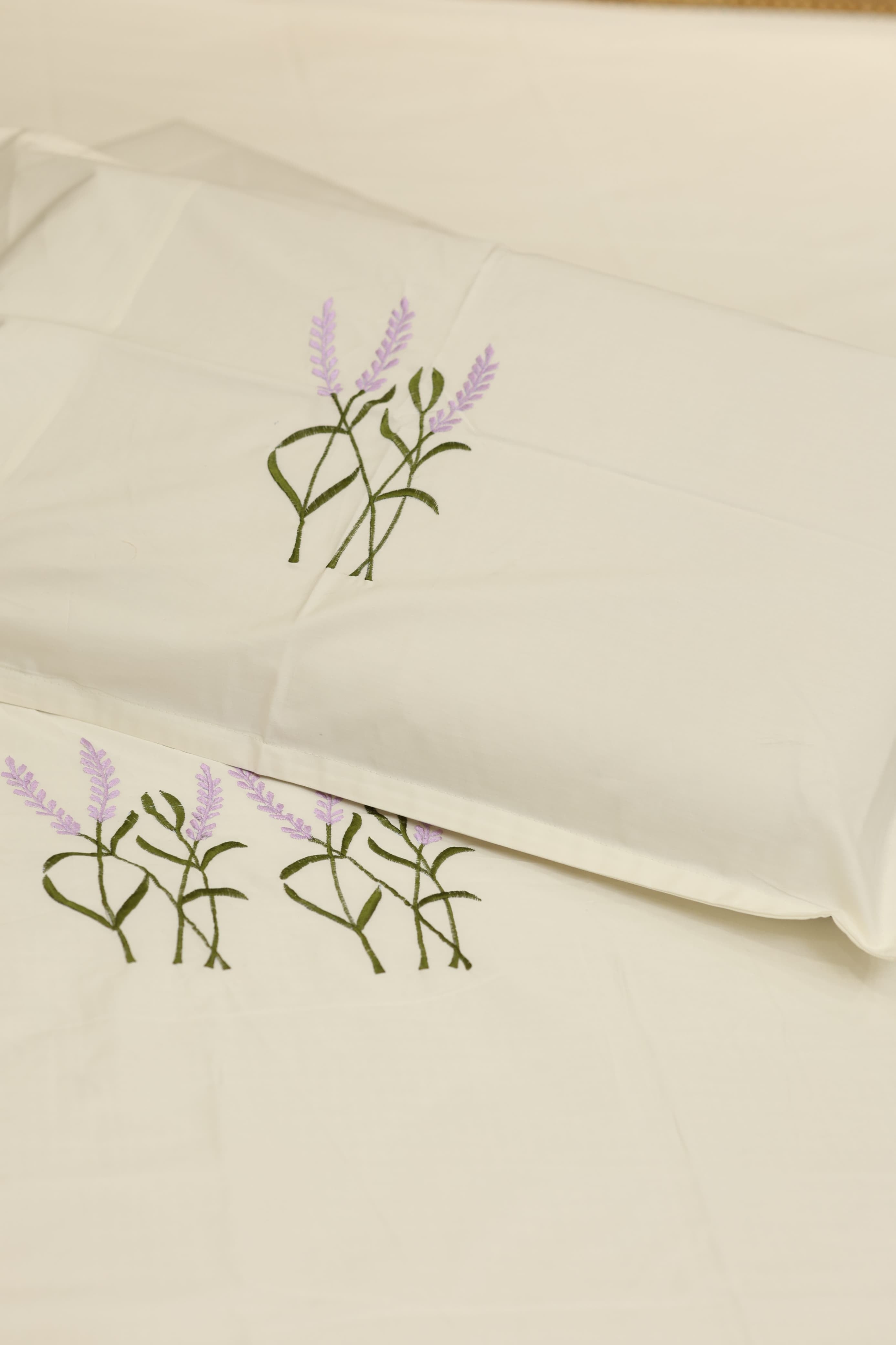 Bedsheets - Queen Premium Machine embroidery bedsheets MEQ