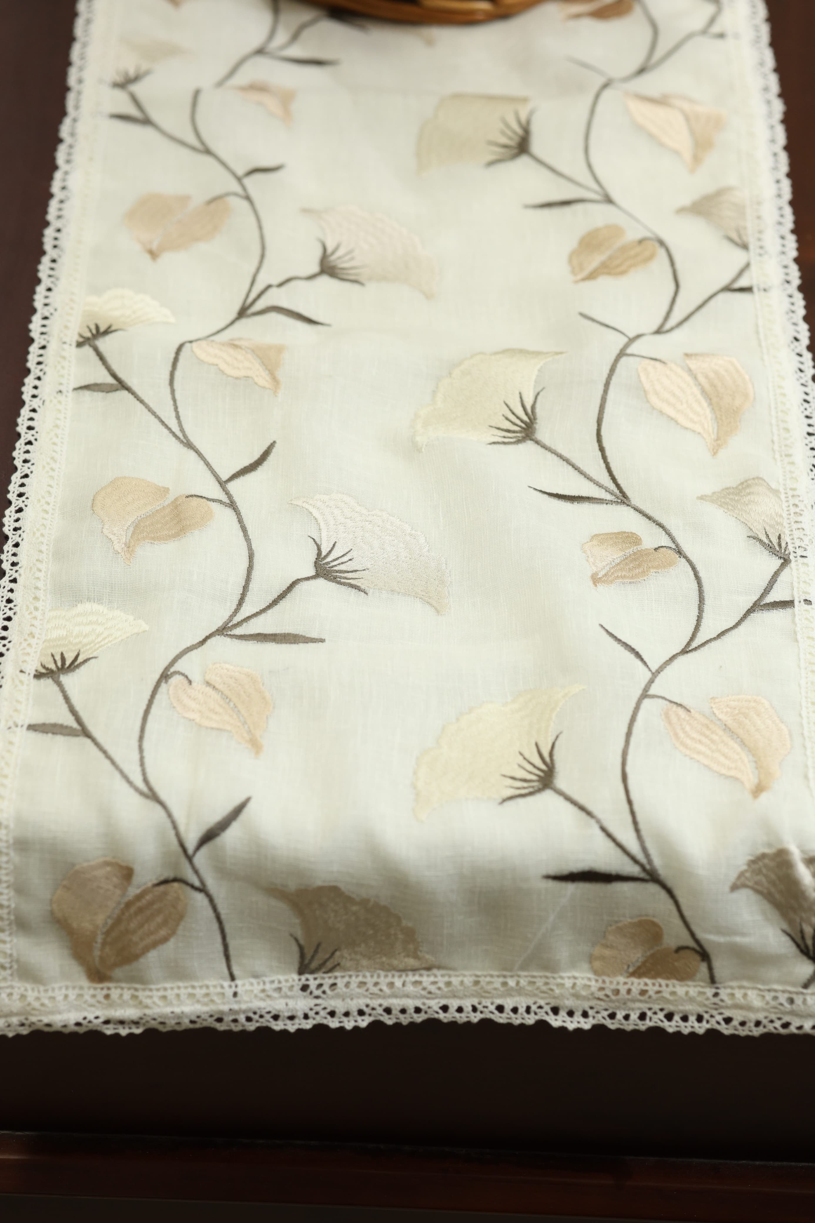 Table runner - 4 Seater Premium embroidery runner ( 6 seater centre table runner)