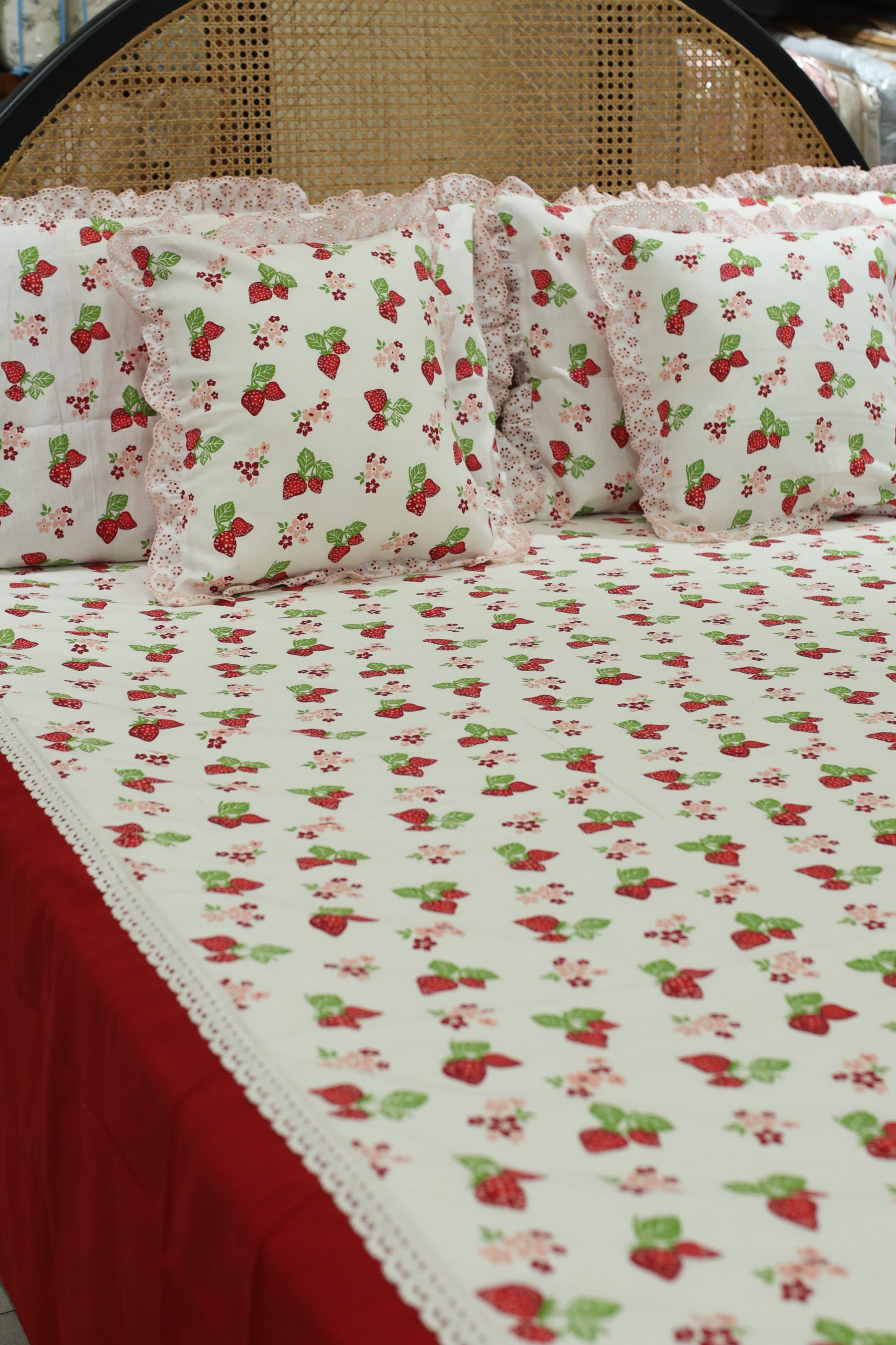 Bedsheets - Premium king floral printed lace bedsheet with cushion covers straberry bud