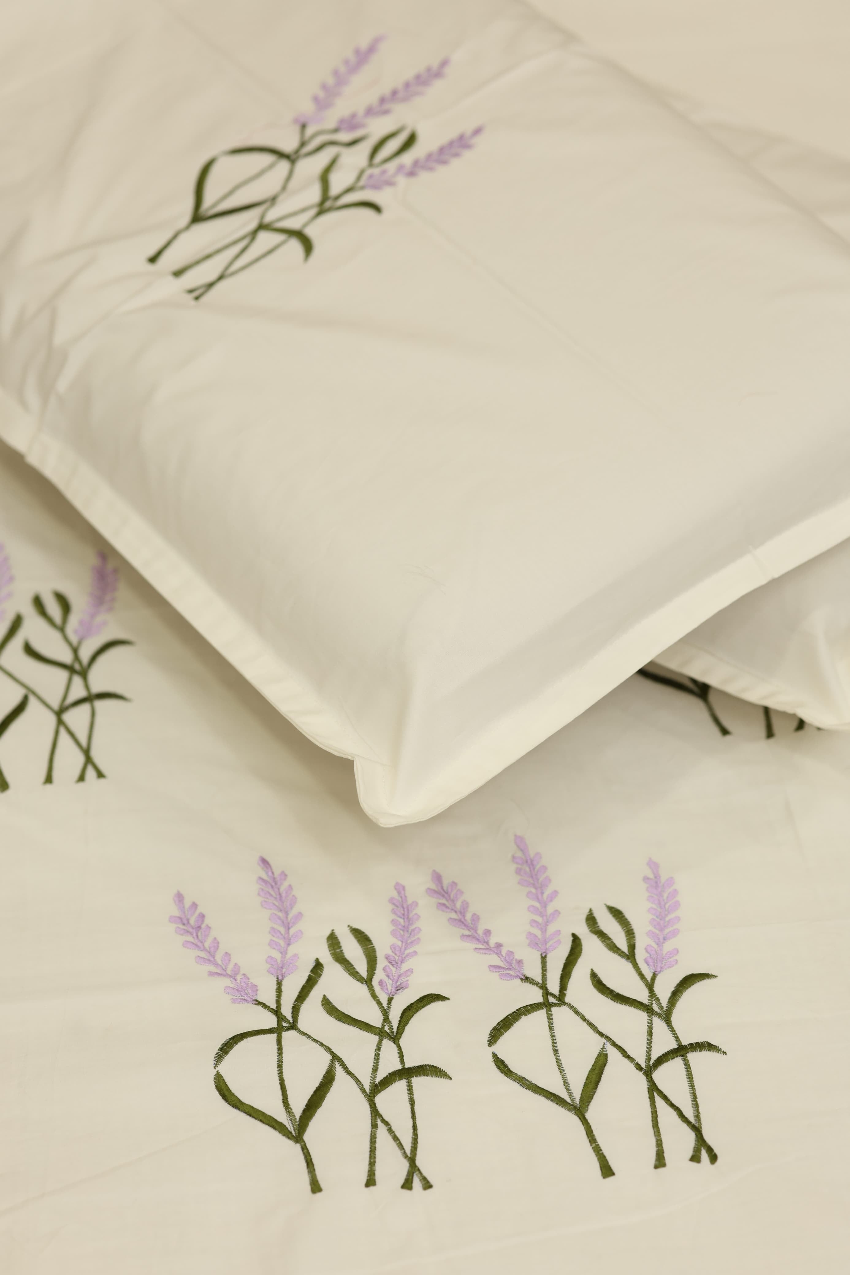 Bedsheets - Queen Premium Machine embroidery bedsheets MEQ